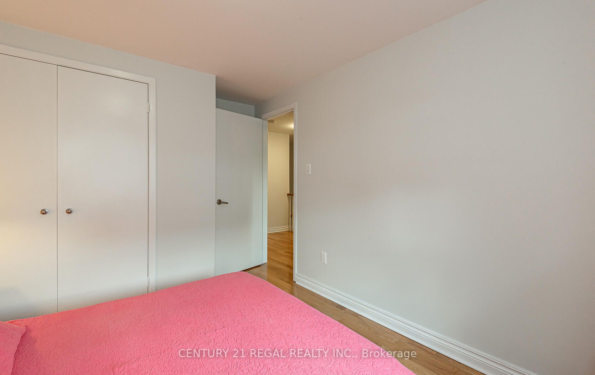 3 Greenleaf Cres