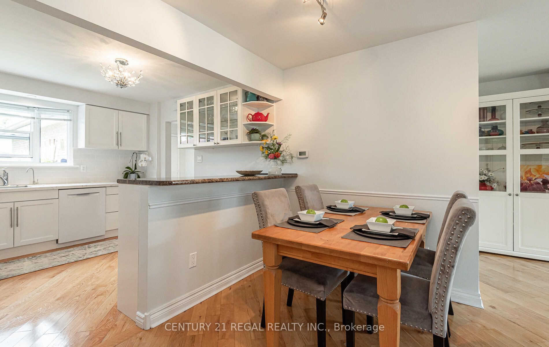 3 Greenleaf Cres