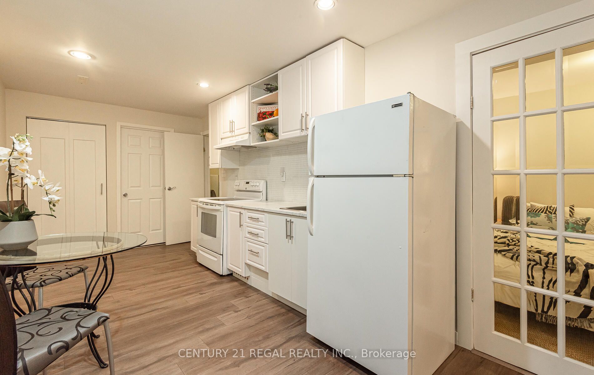 3 Greenleaf Cres