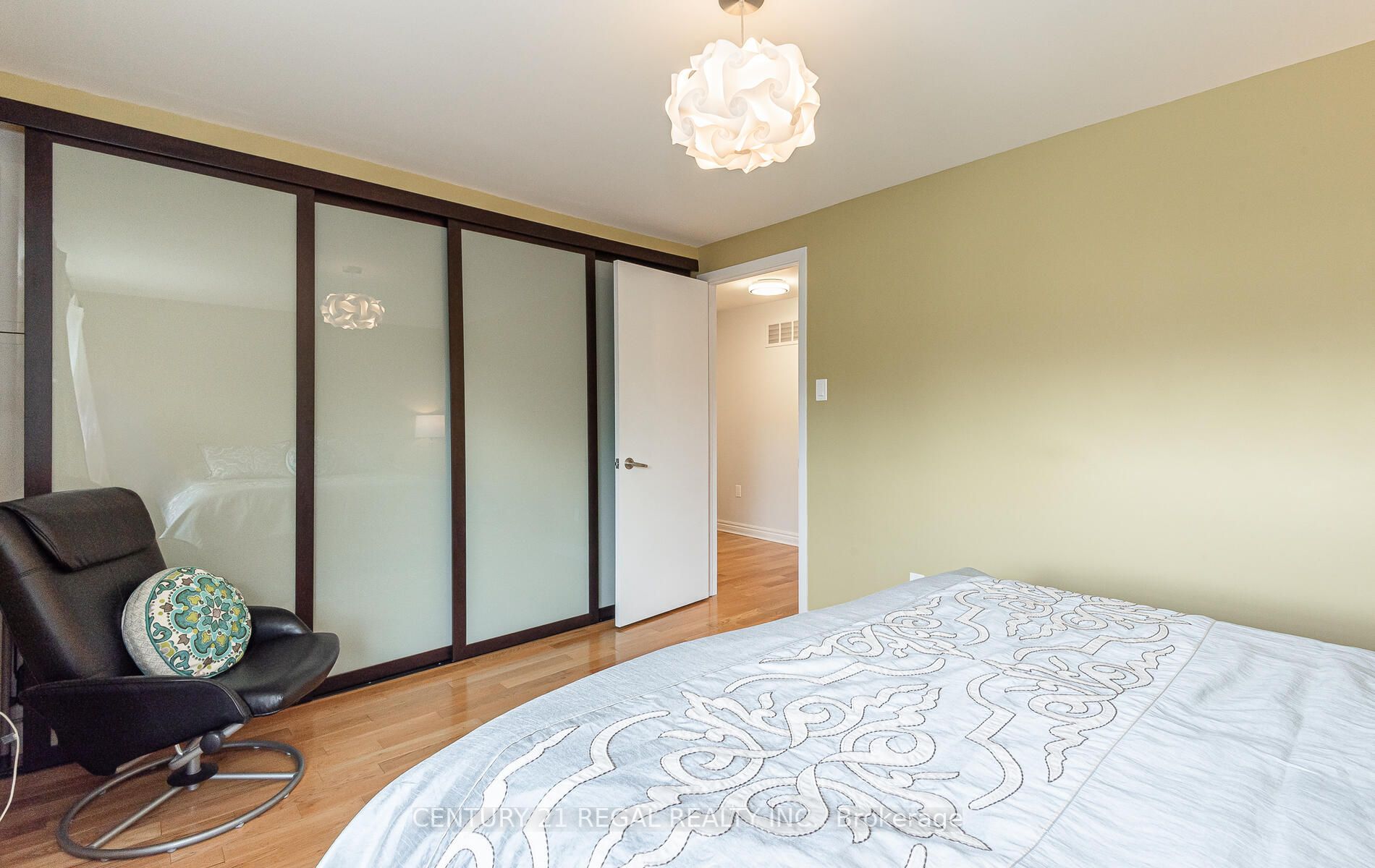 3 Greenleaf Cres