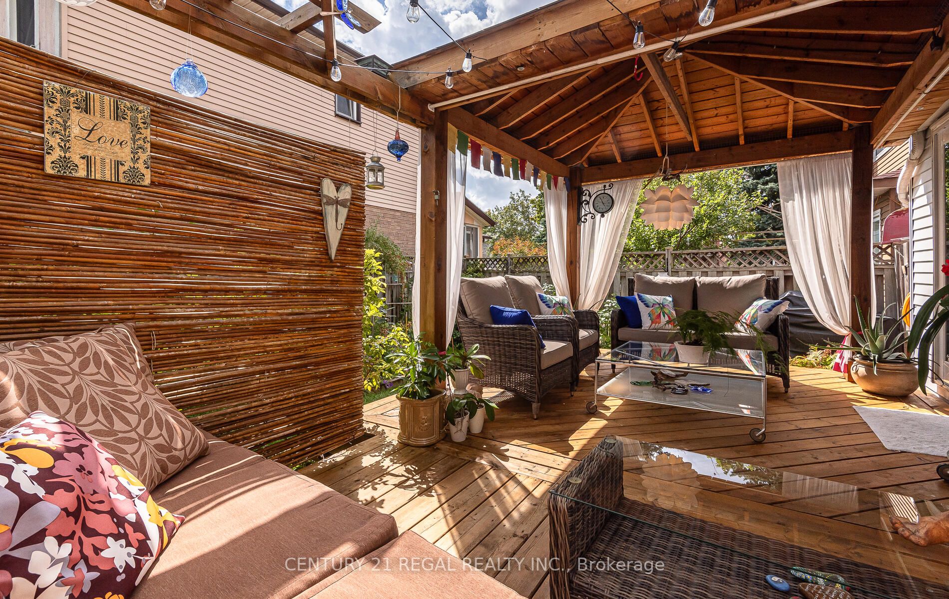 3 Greenleaf Cres
