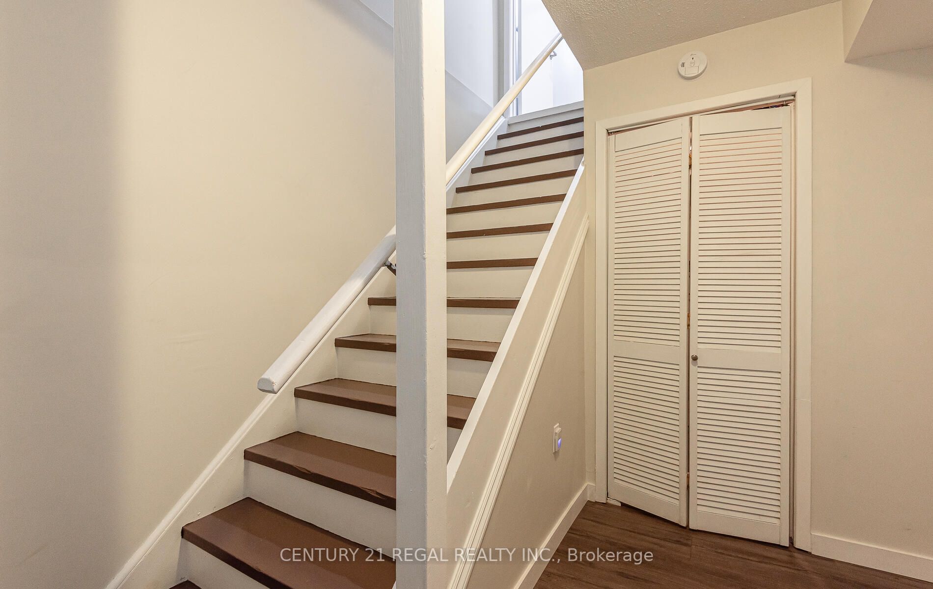 3 Greenleaf Cres