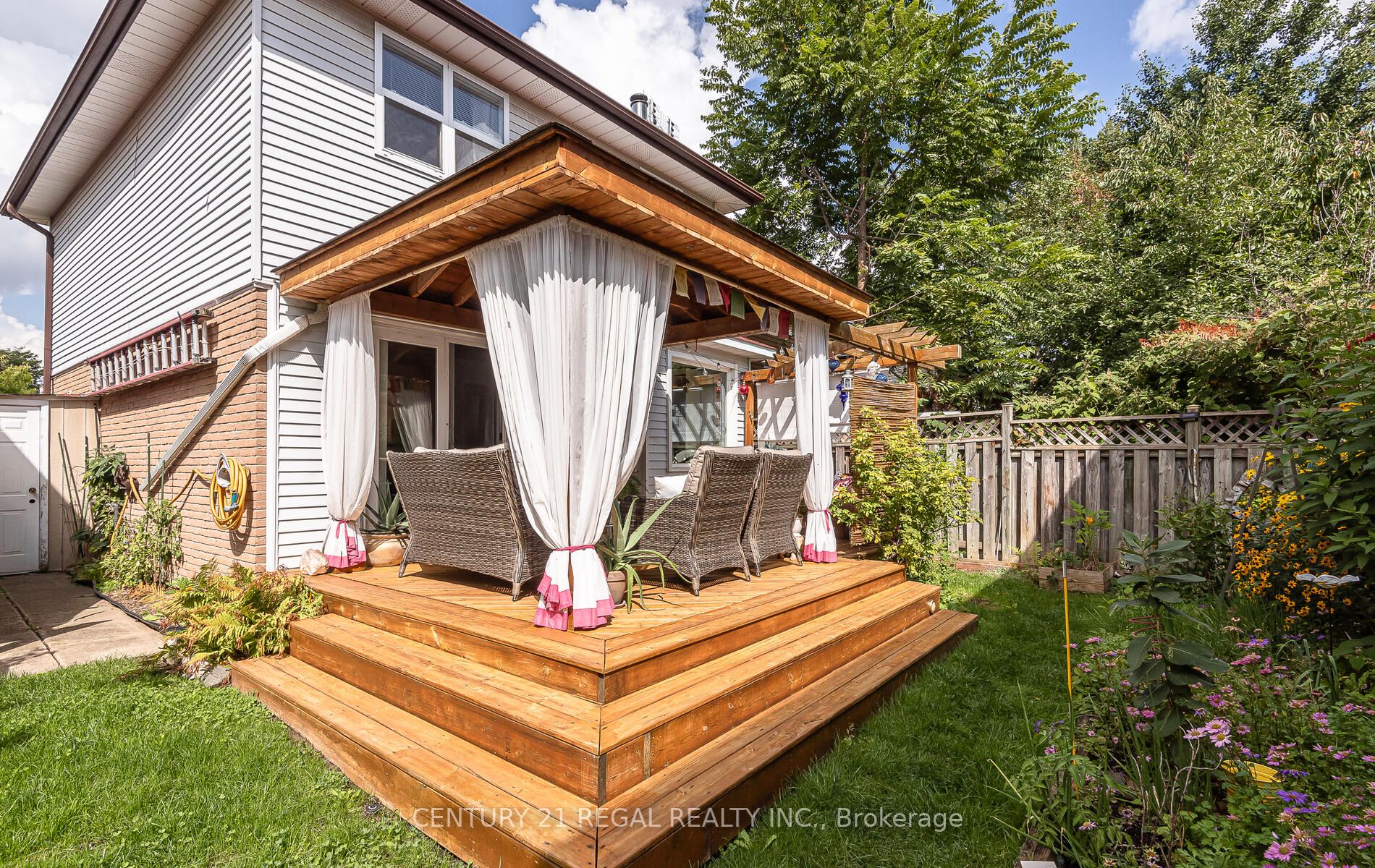 3 Greenleaf Cres