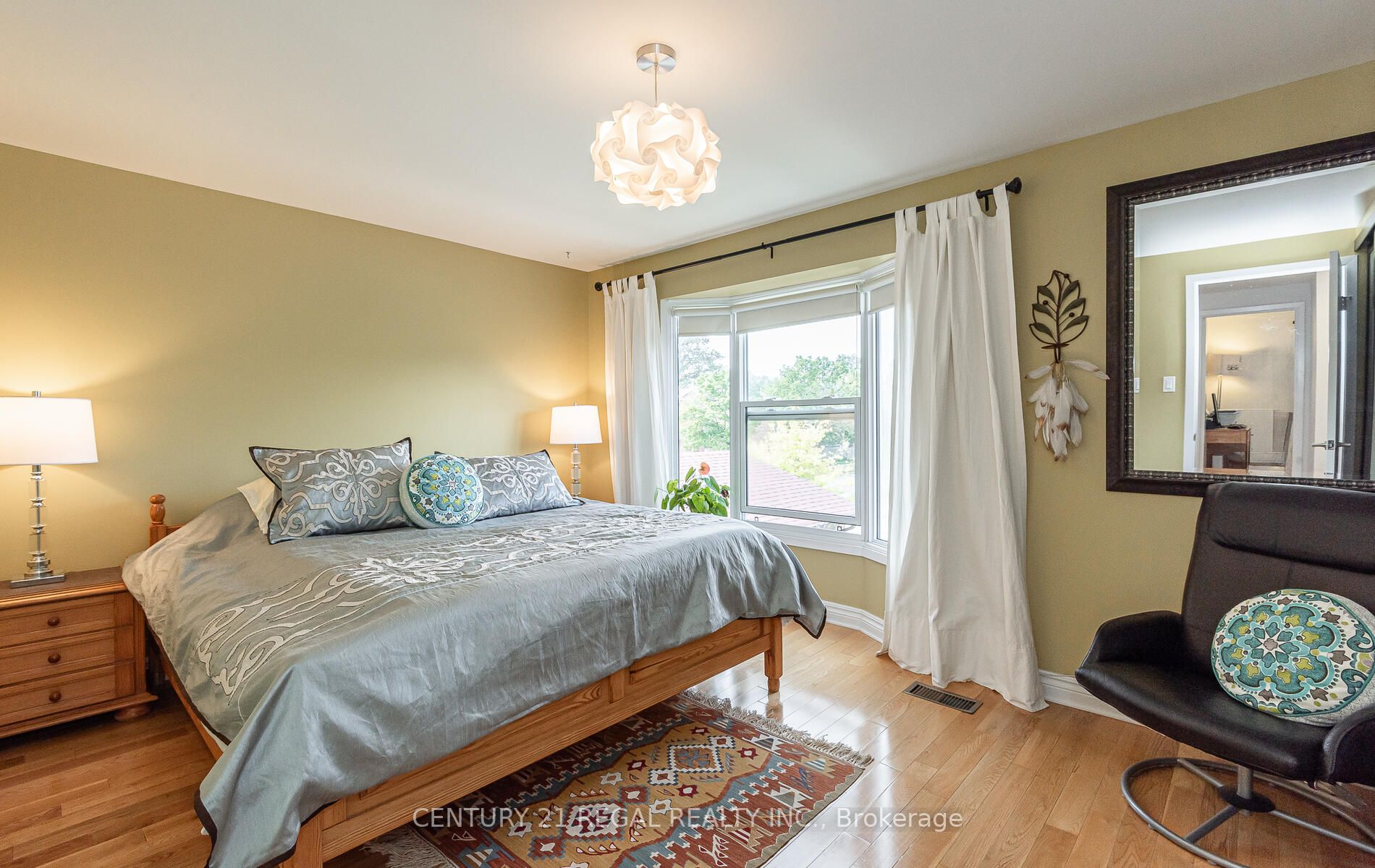 3 Greenleaf Cres