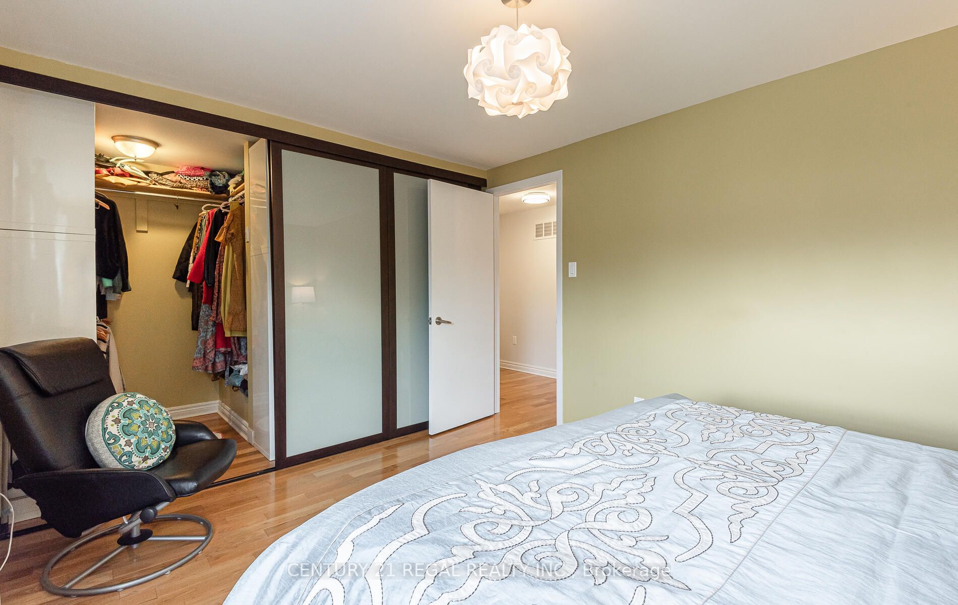 3 Greenleaf Cres