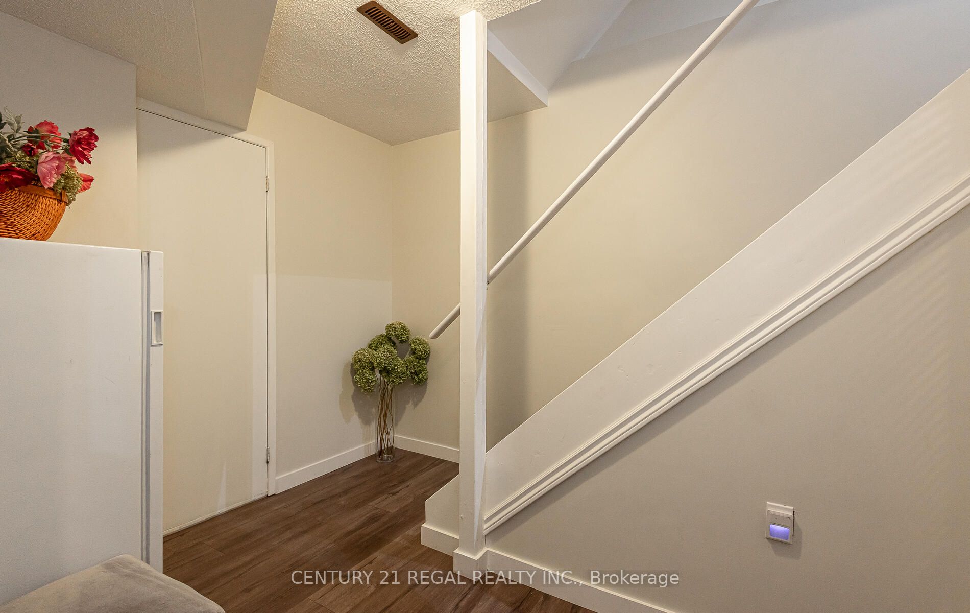 3 Greenleaf Cres