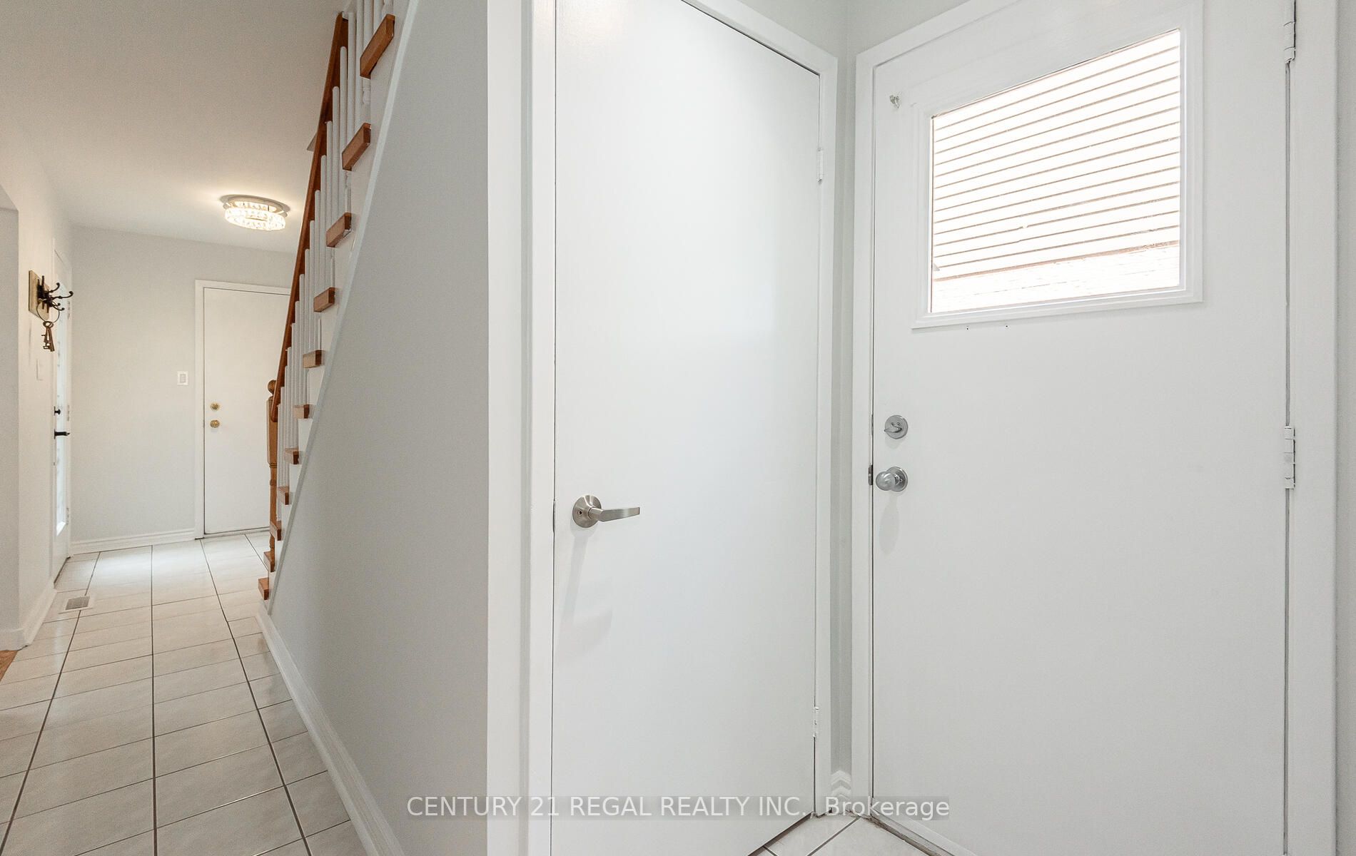 3 Greenleaf Cres