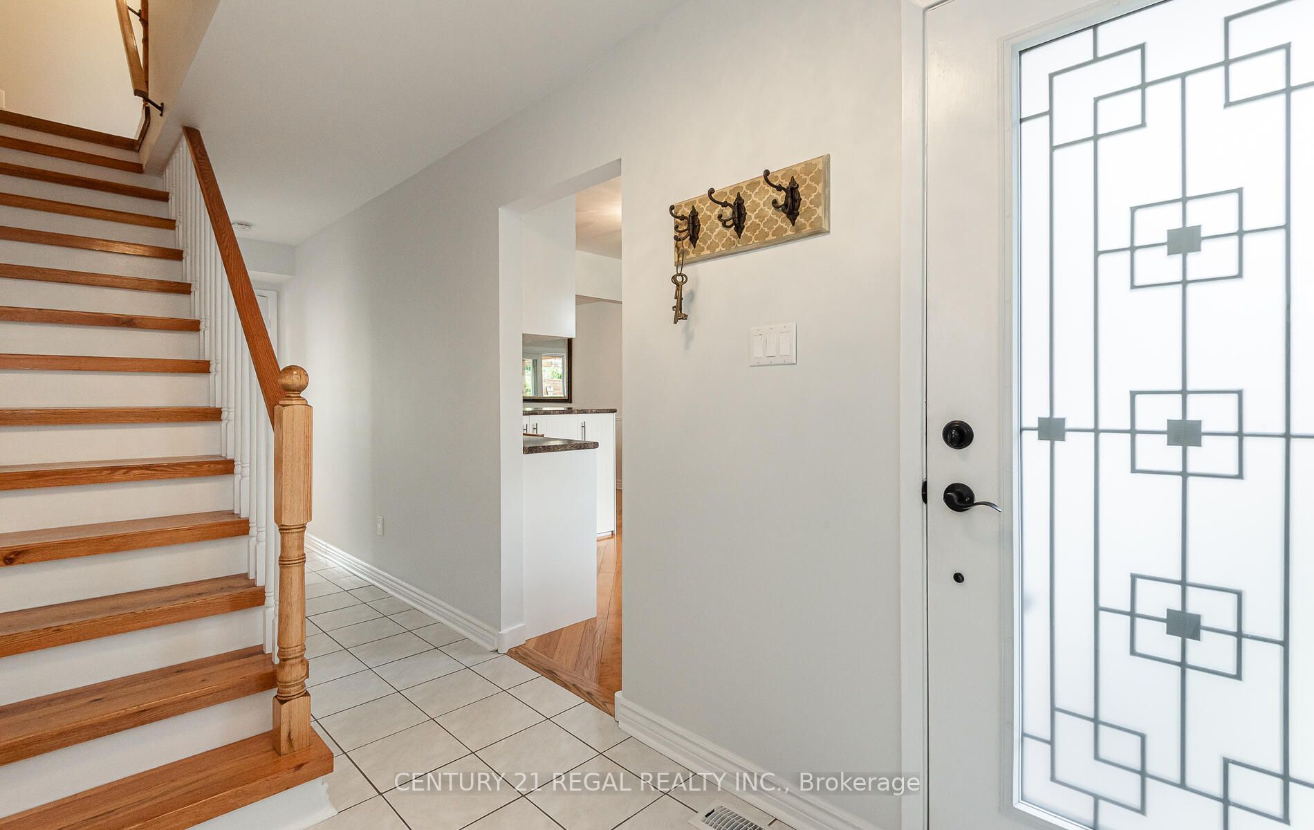 3 Greenleaf Cres