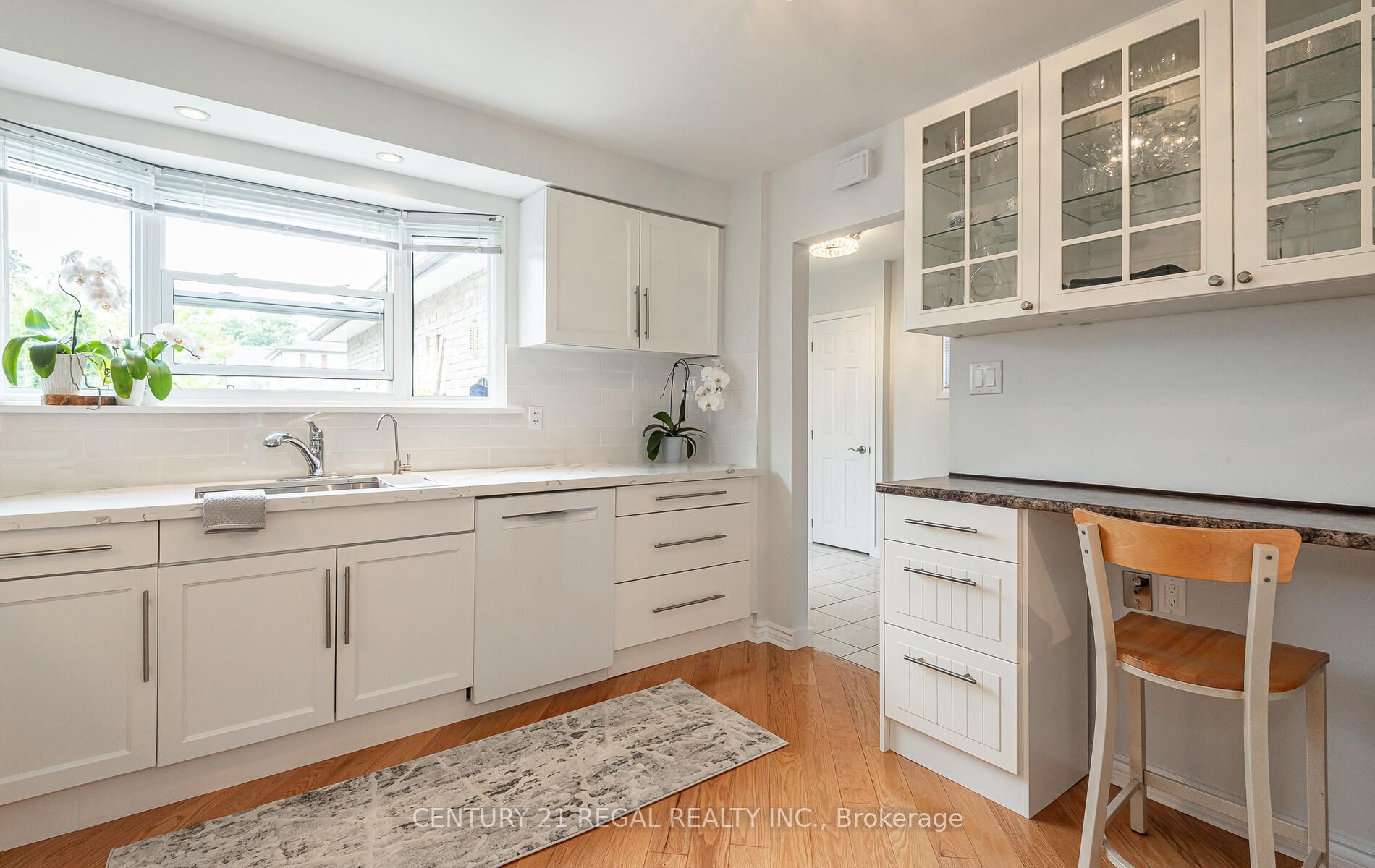 3 Greenleaf Cres