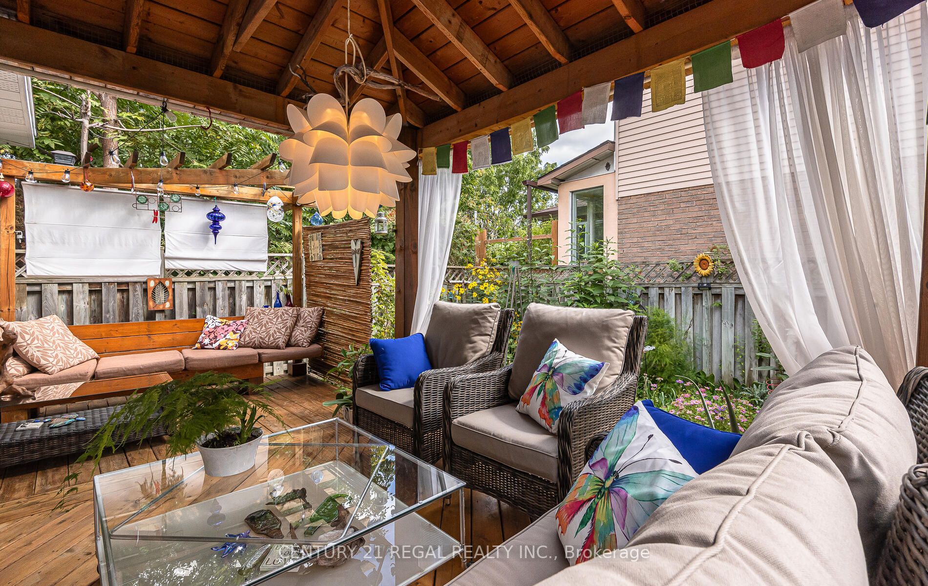 3 Greenleaf Cres