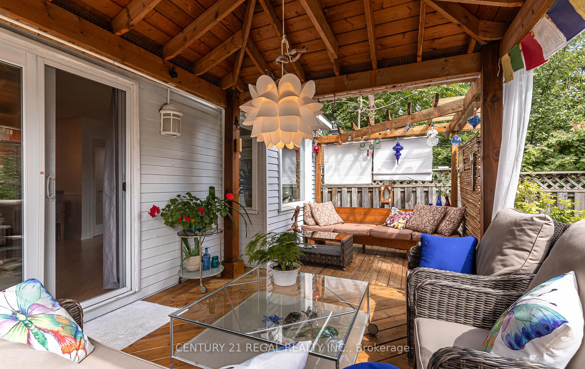 3 Greenleaf Cres