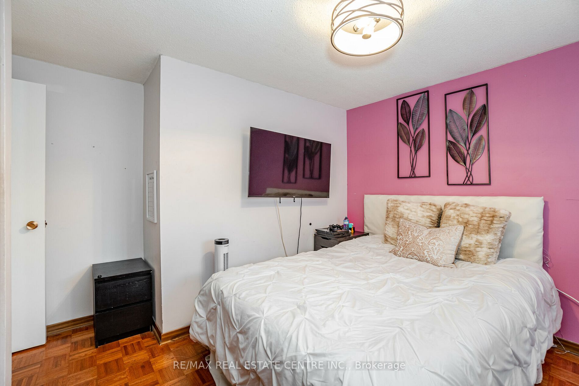 17 Wolverton Cres