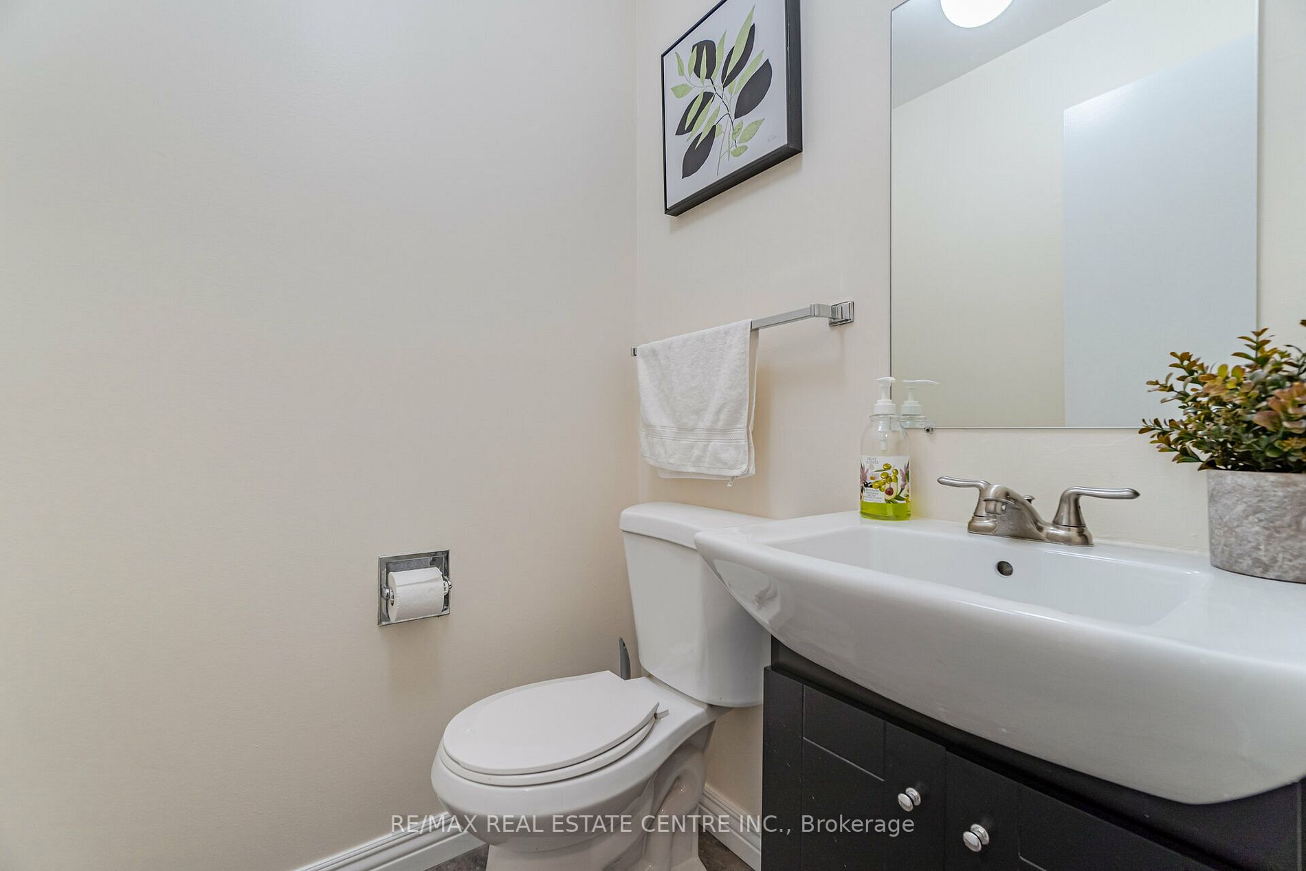 17 Wolverton Cres