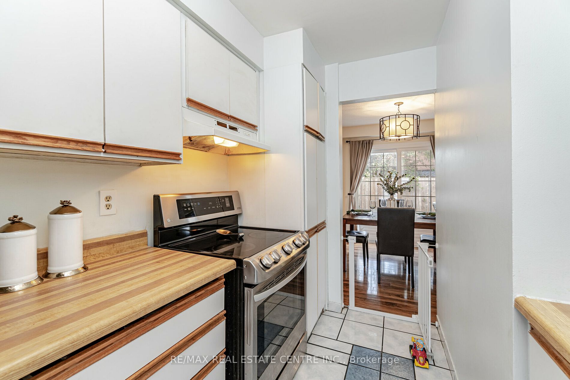 17 Wolverton Cres