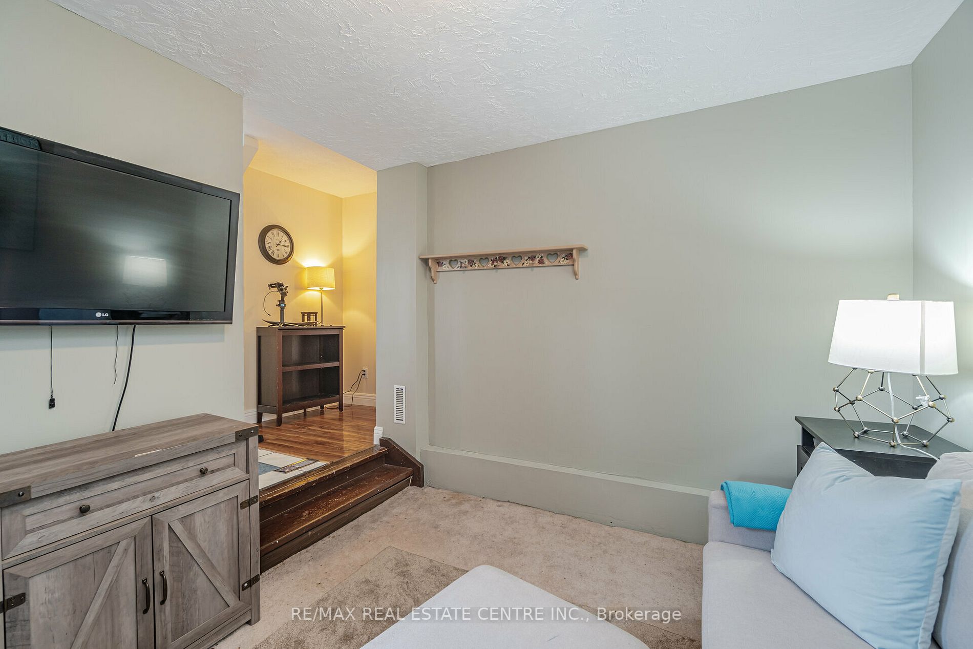 17 Wolverton Cres