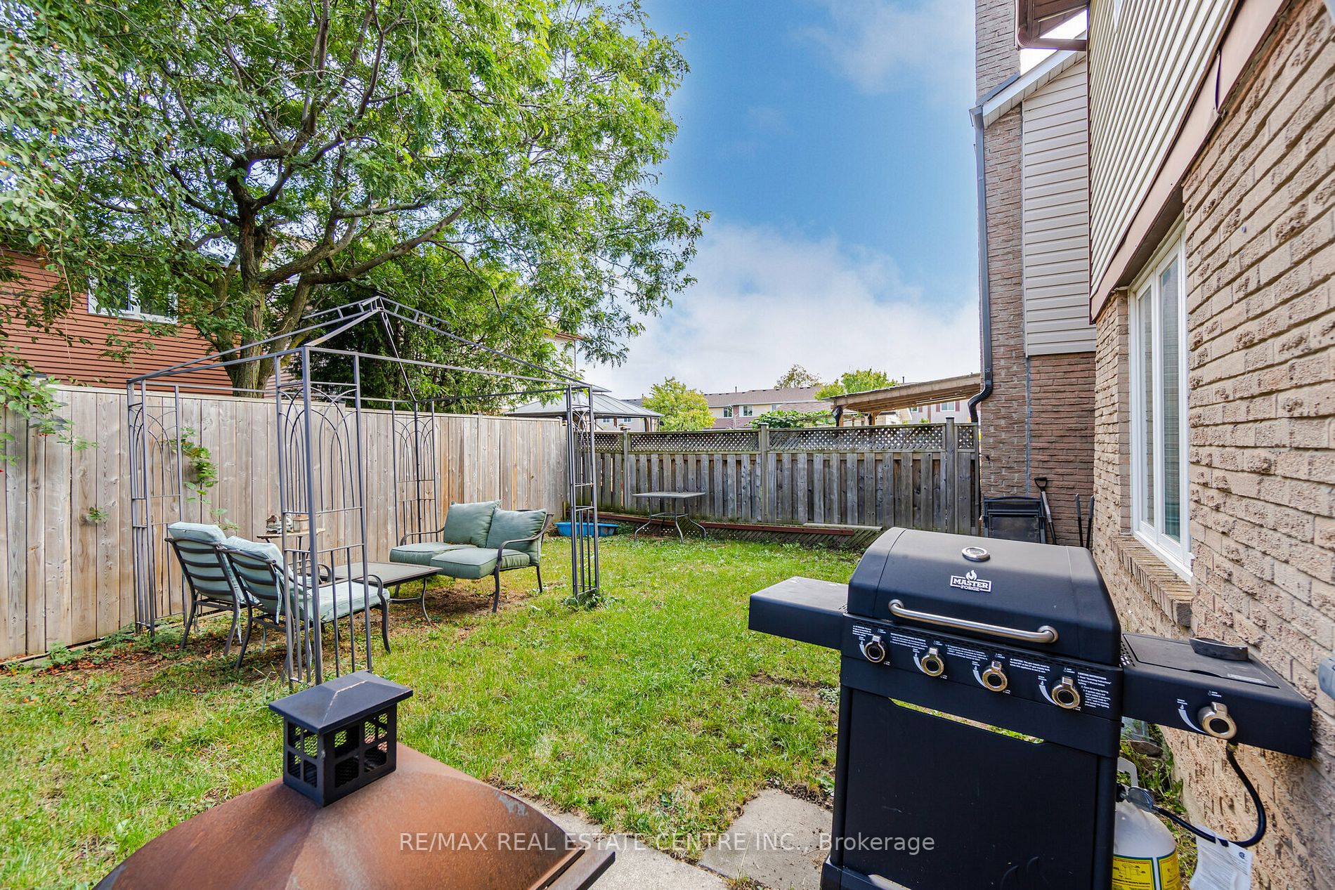 17 Wolverton Cres