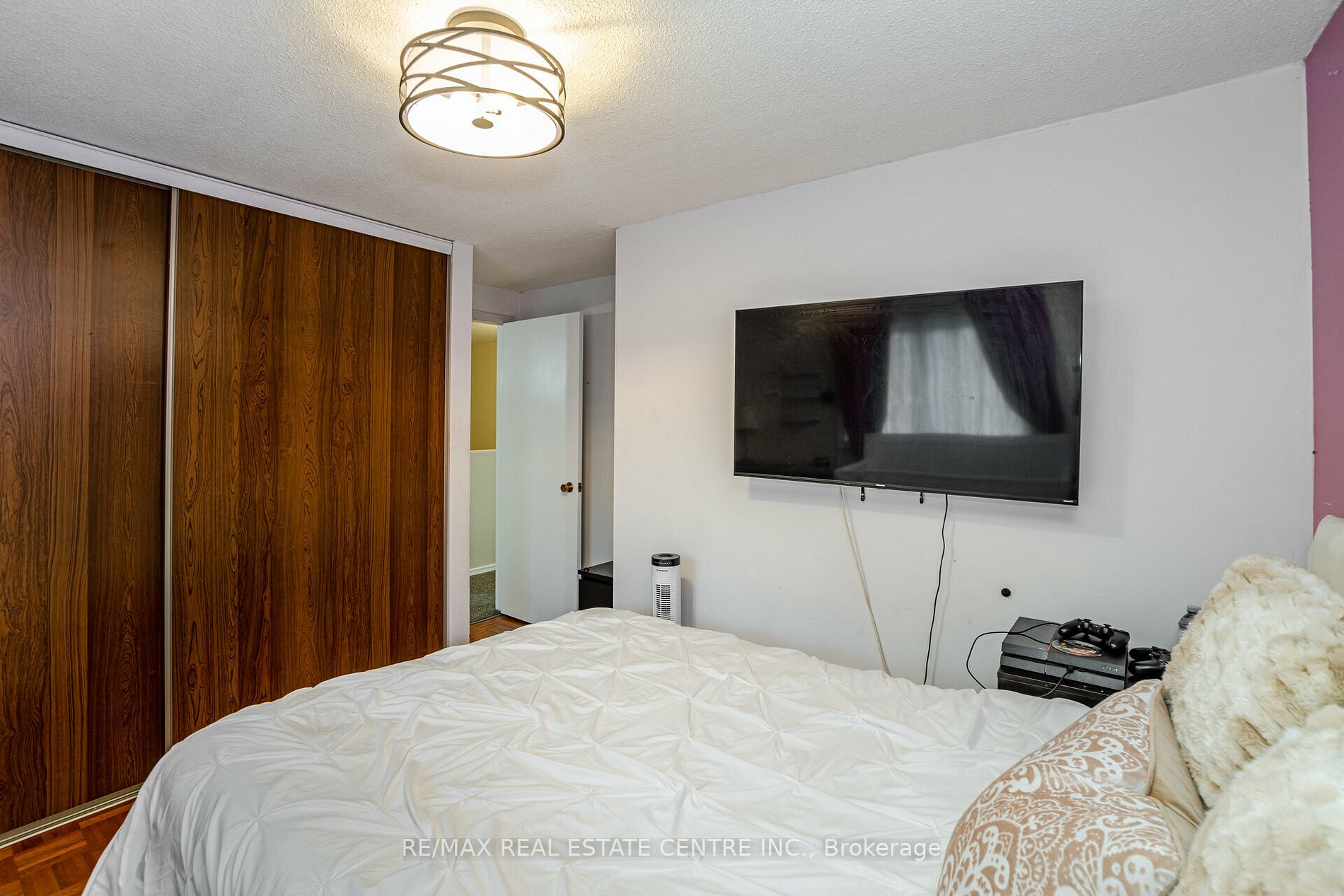 17 Wolverton Cres