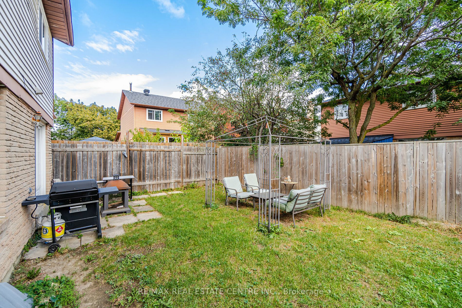 17 Wolverton Cres