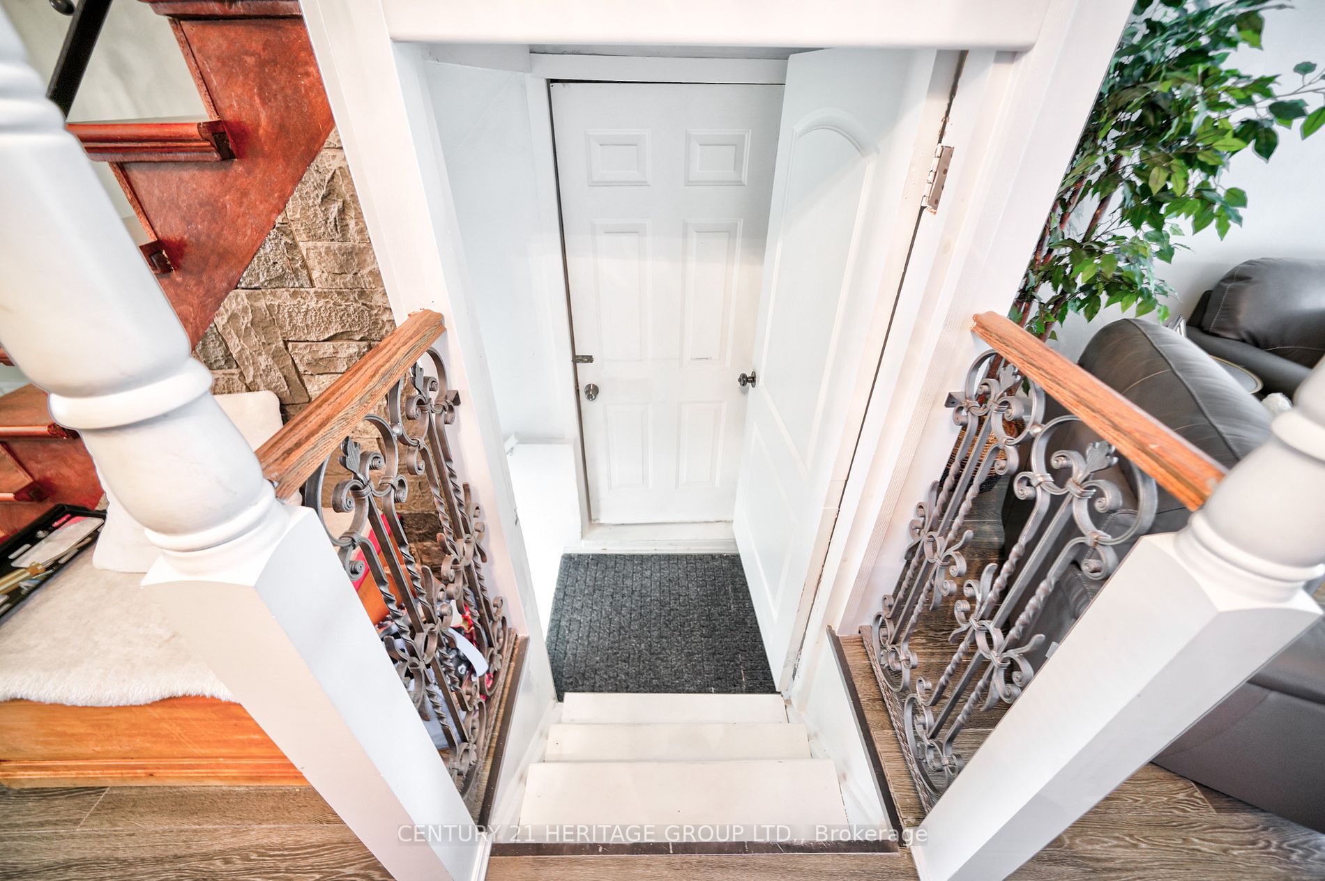 10 Shenstone Ave
