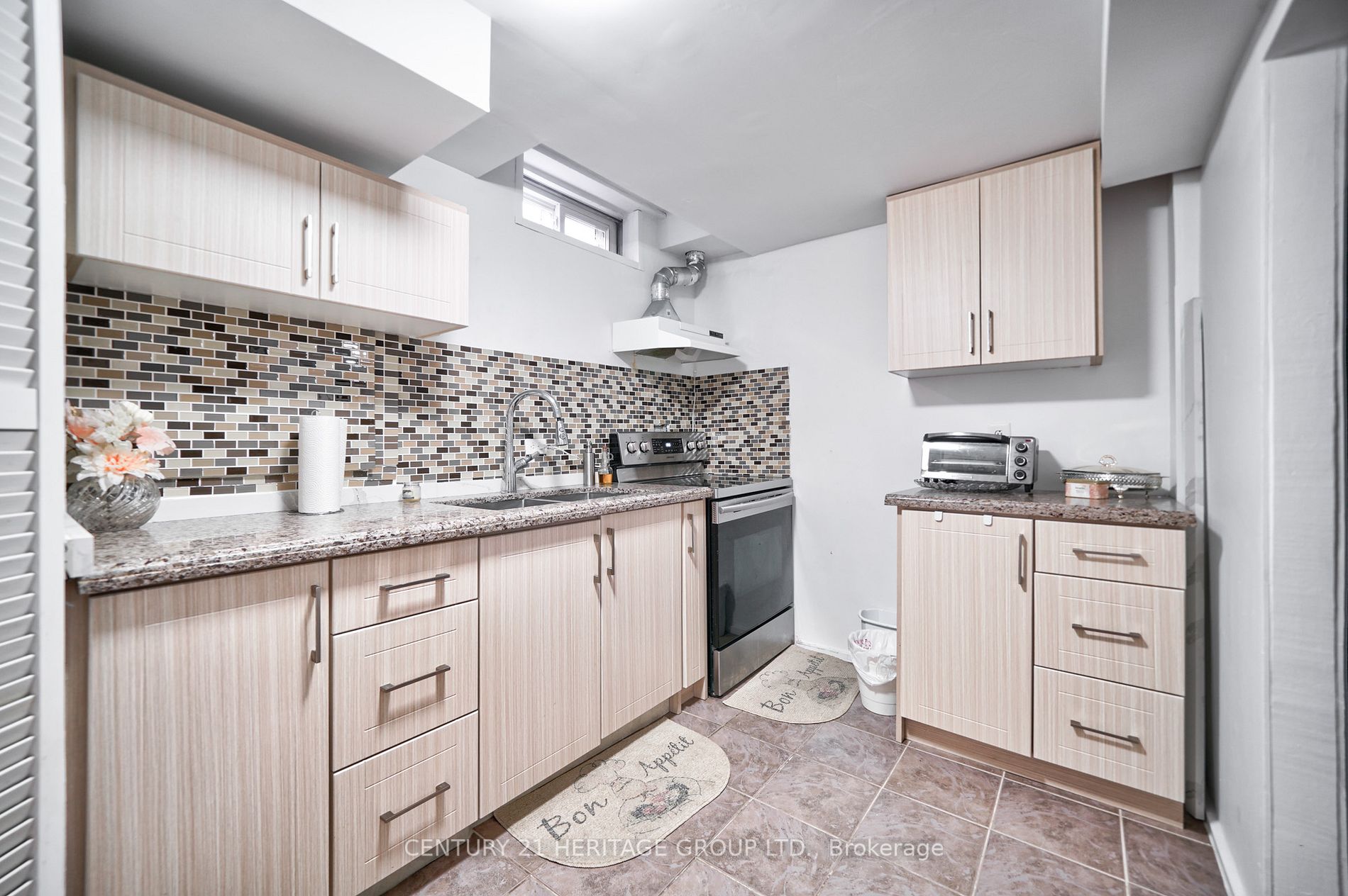 10 Shenstone Ave