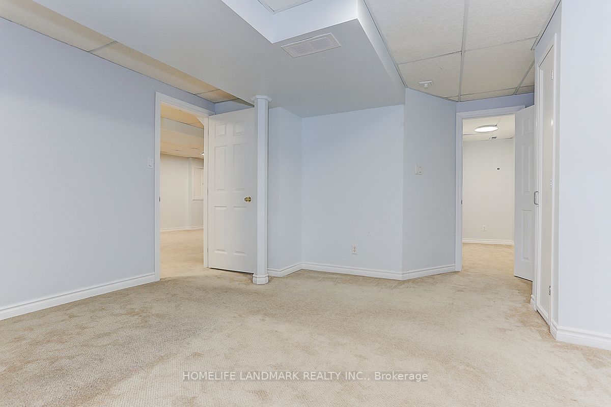 651 Twain Ave
