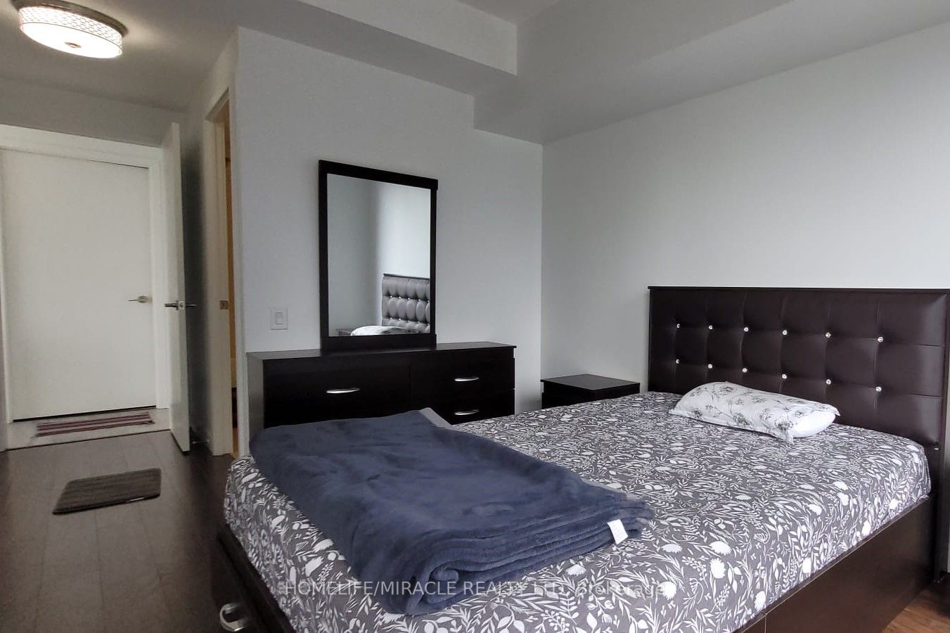 105 The Queens Way, #802