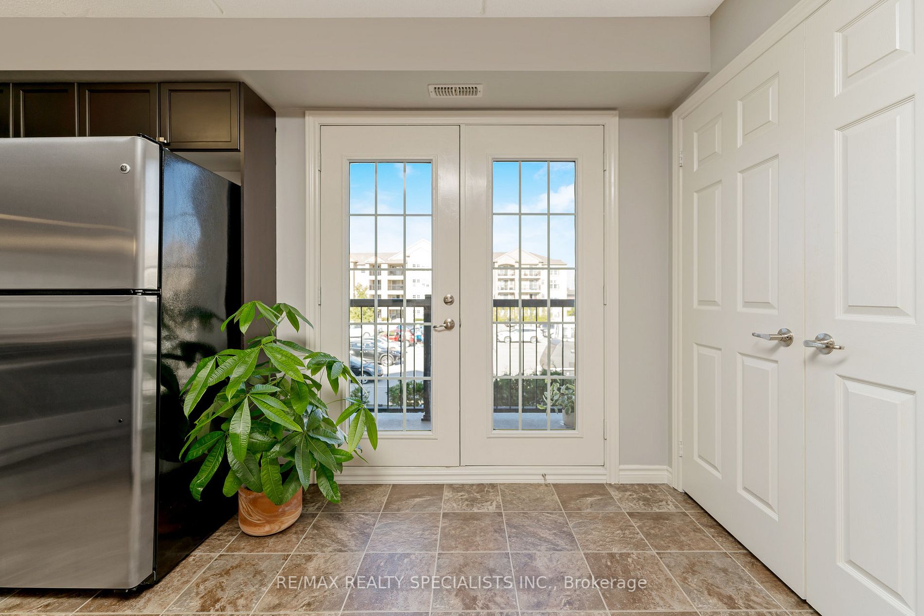 1370 Main Street E, #202