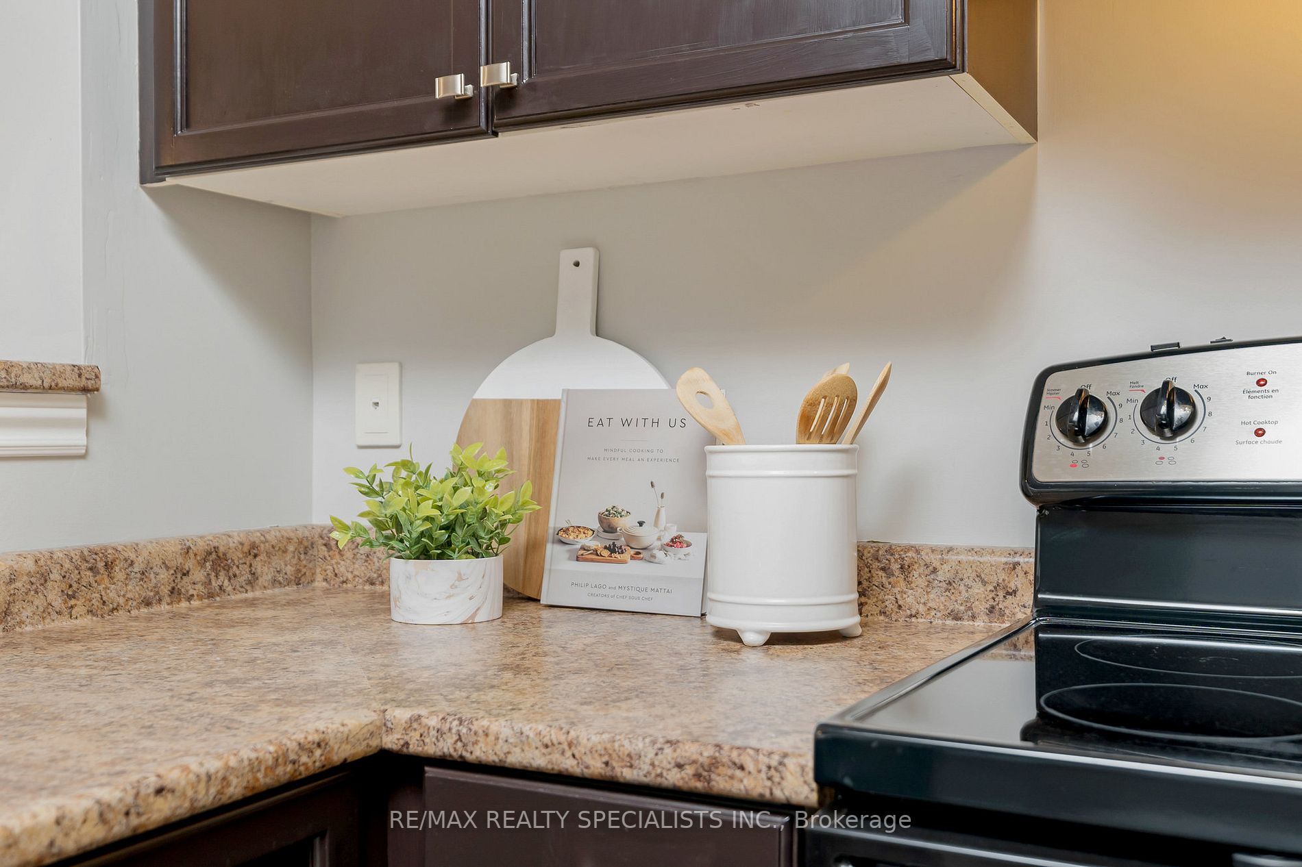 1370 Main Street E, #202