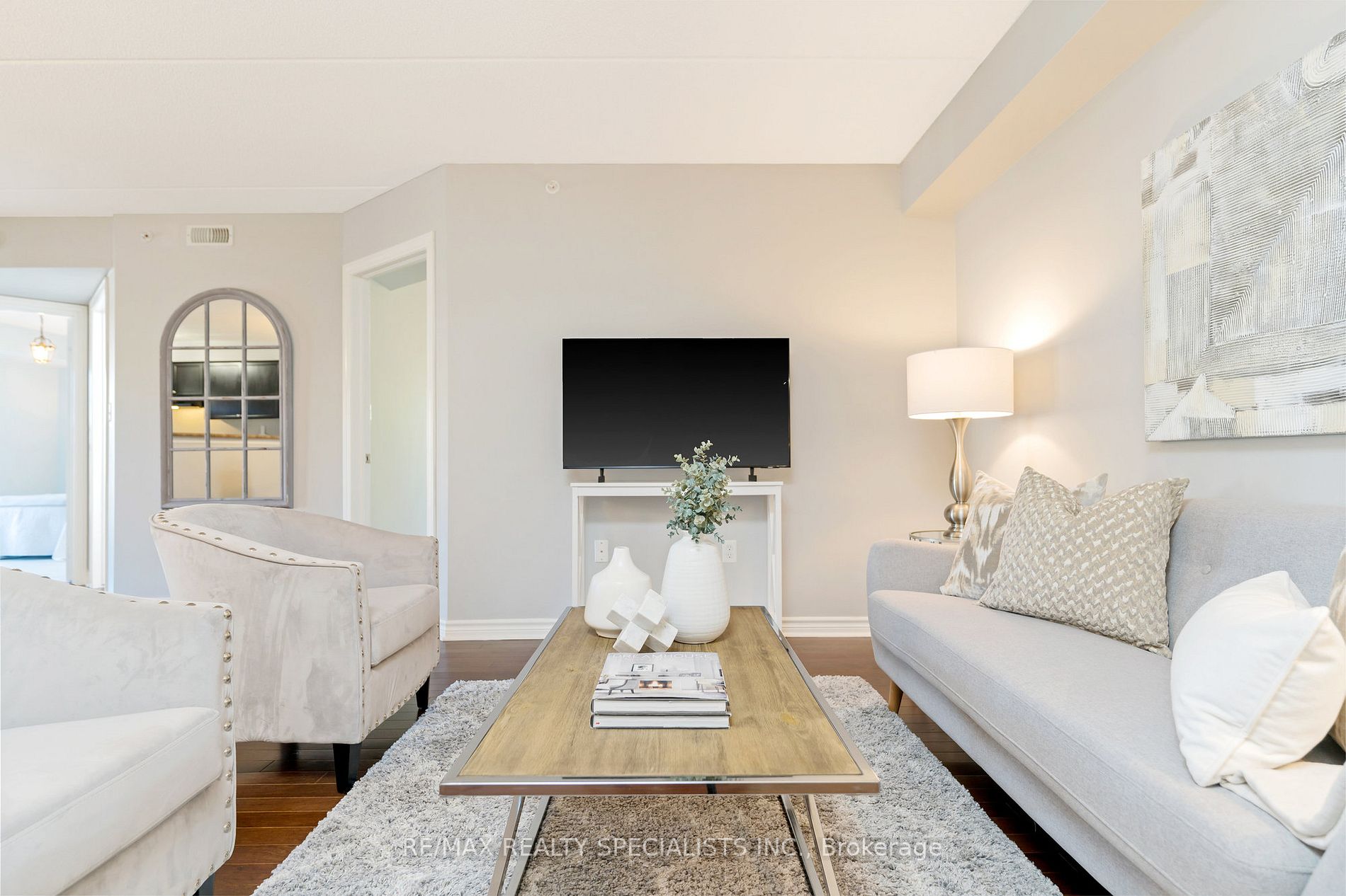 1370 Main Street E, #202