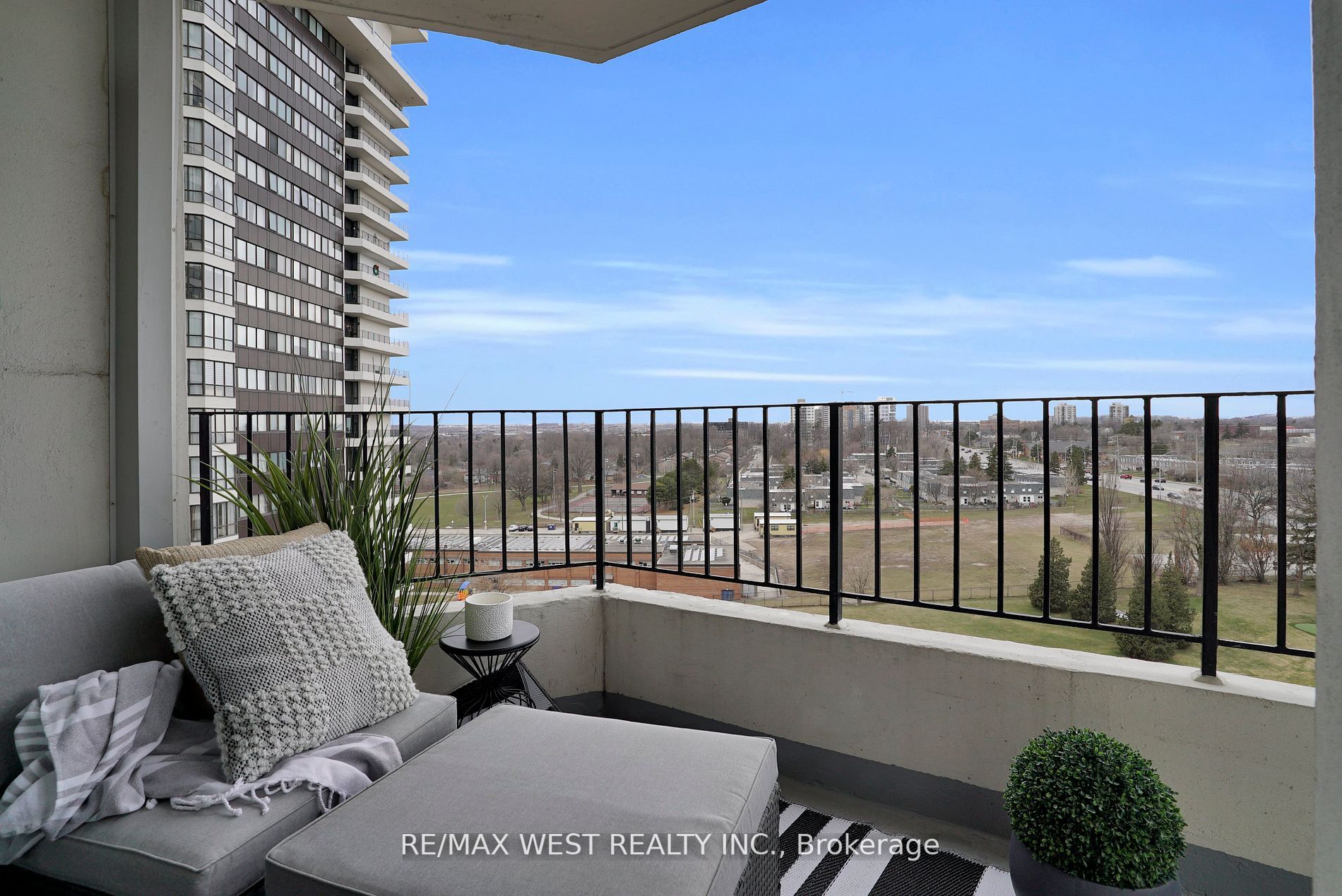 1333 Bloor St, #1217