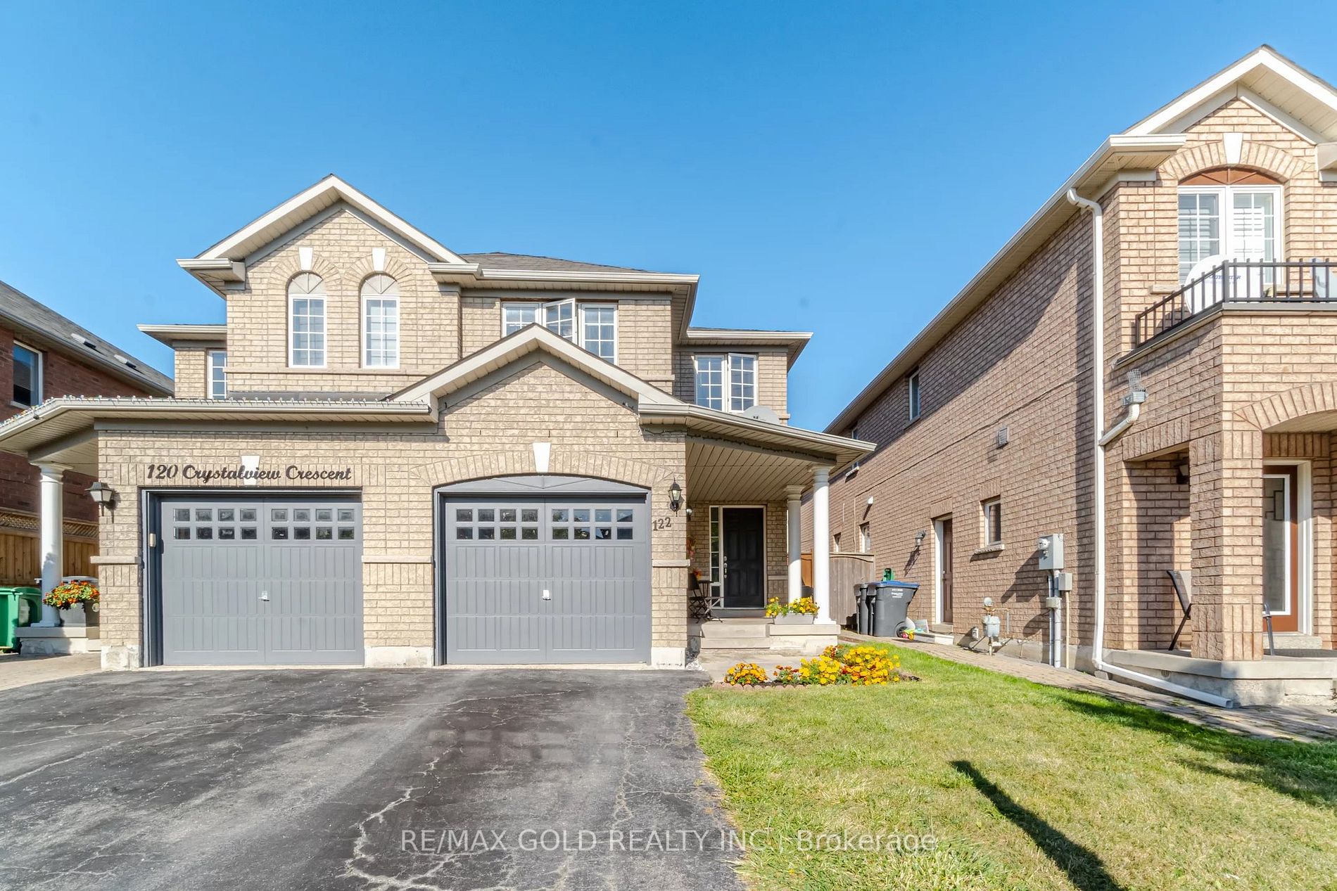 122 Crystalview Cres