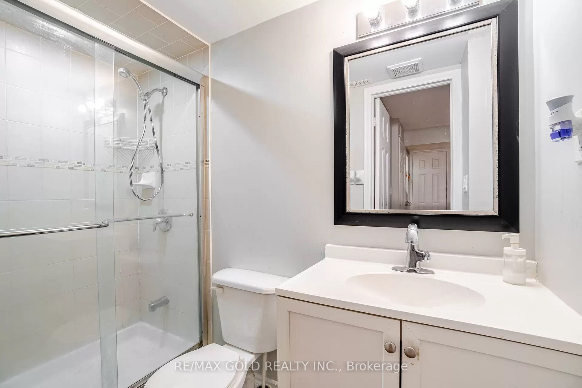 122 Crystalview Cres