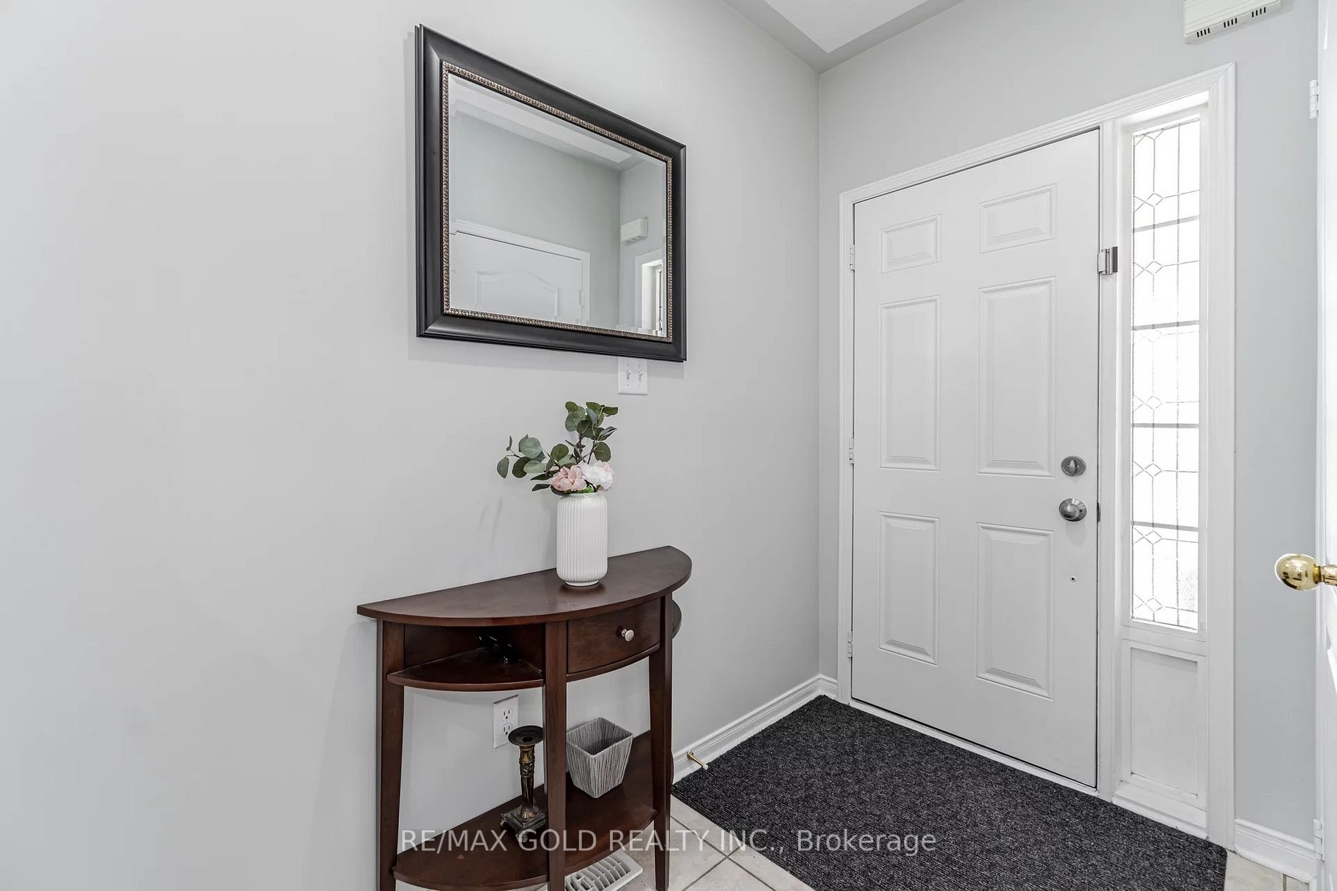 122 Crystalview Cres