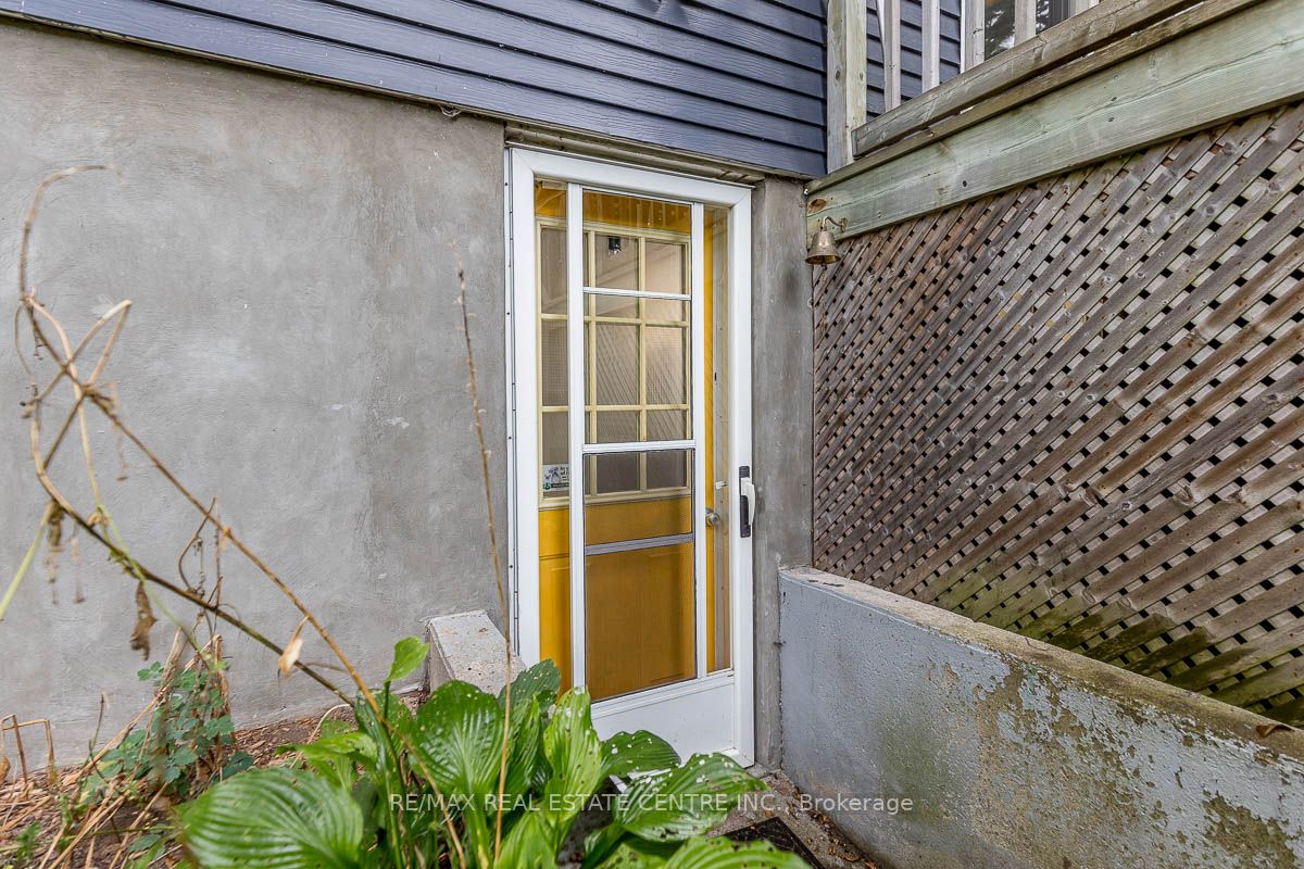 17257 Old Main St