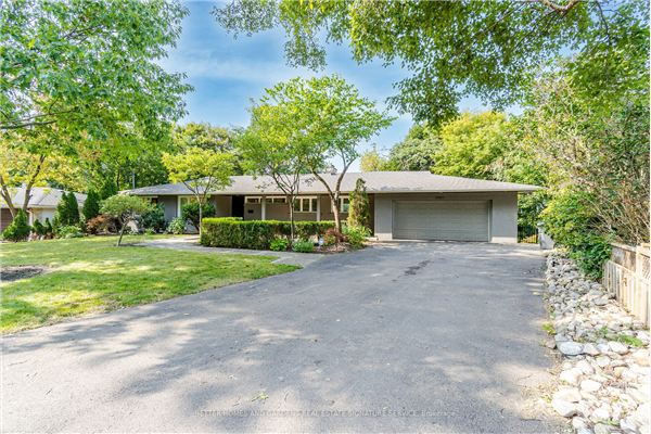 1590 Pinetree Cres, Mississauga