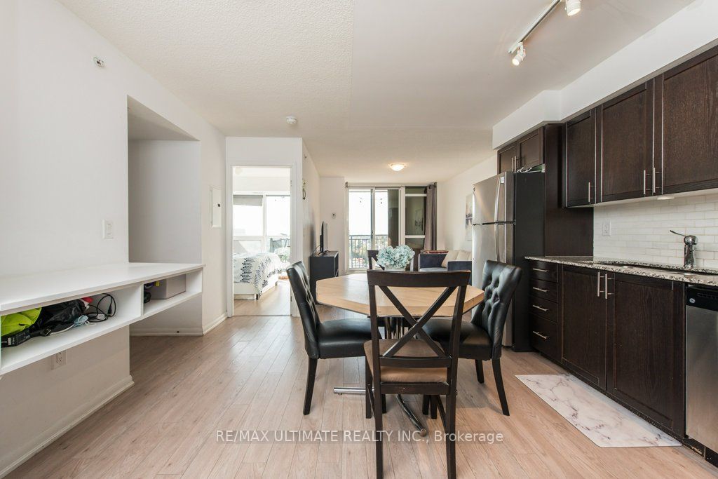 830 Lawrence Ave W, #909