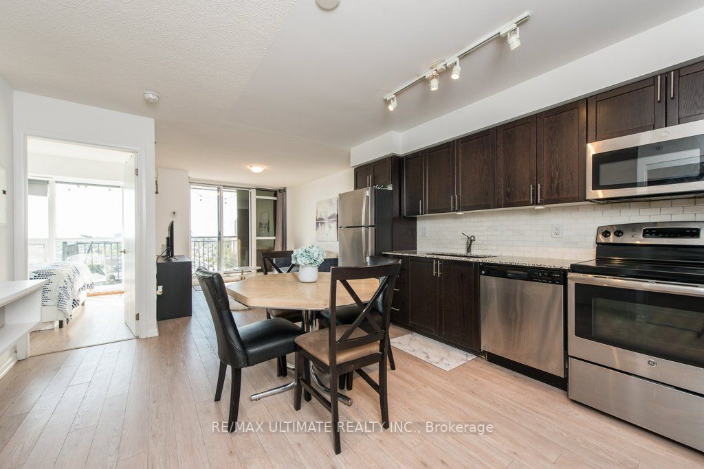 830 Lawrence Ave W, #909