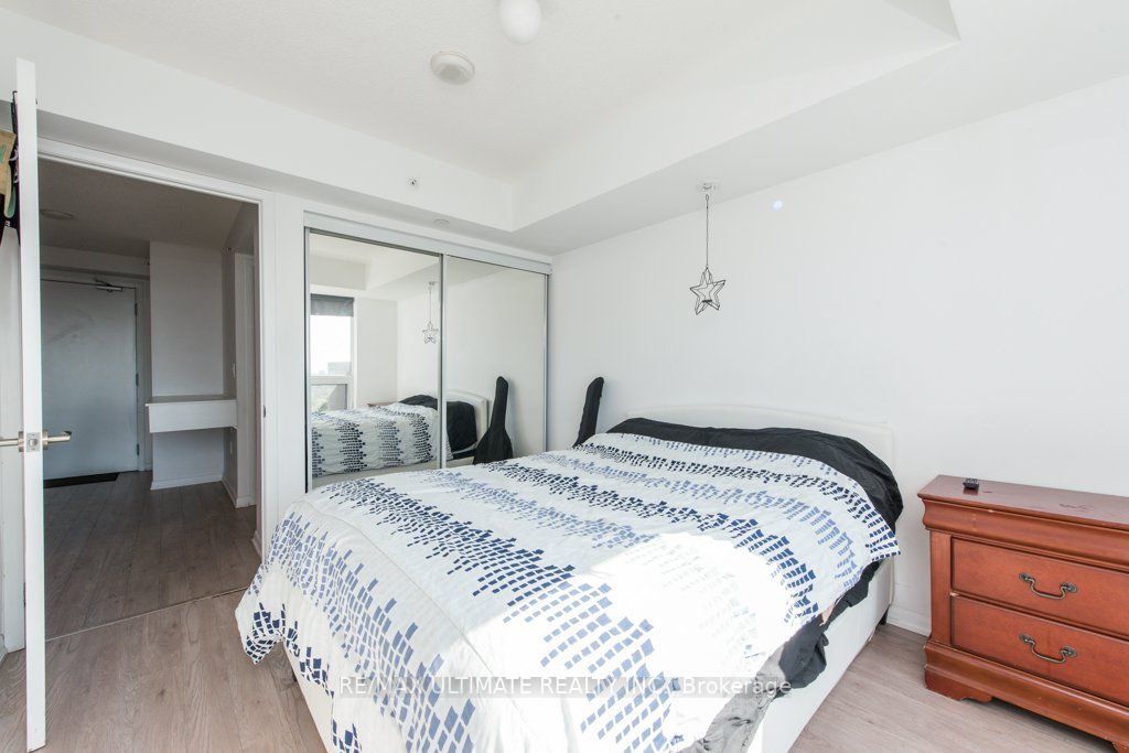 830 Lawrence Ave W, #909