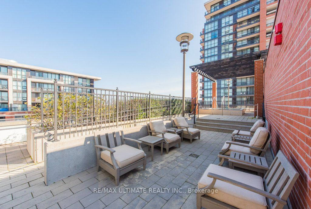 830 Lawrence Ave W, #909
