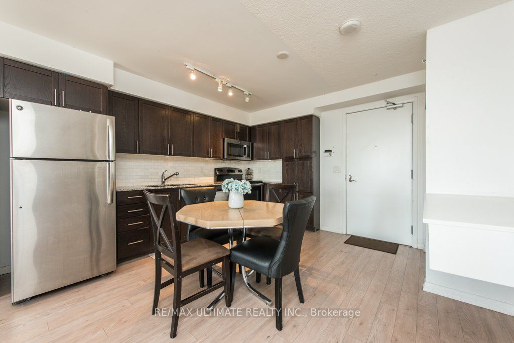 830 Lawrence Ave W, #909