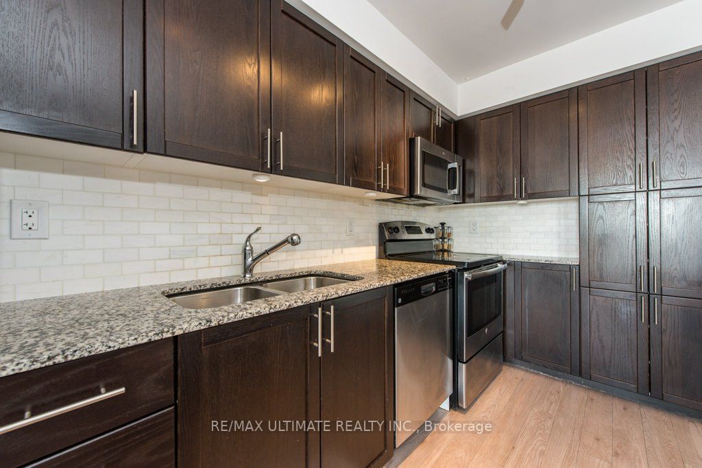 830 Lawrence Ave W, #909