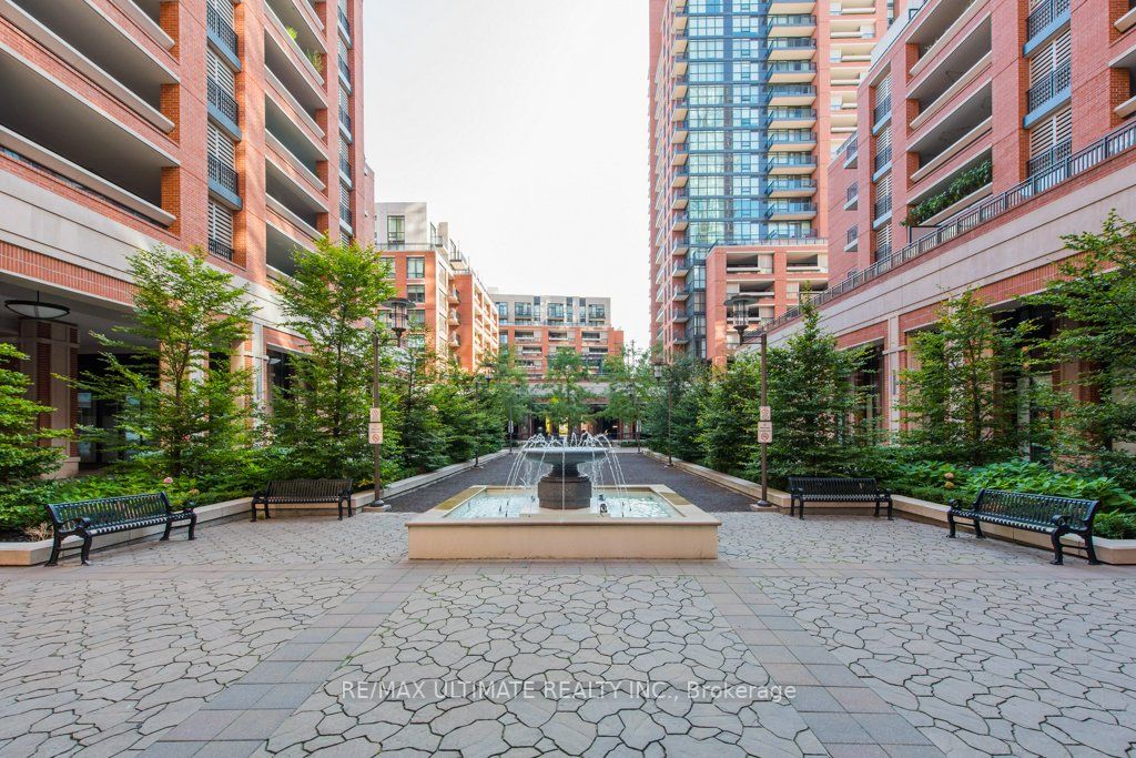 830 Lawrence Ave W, #909