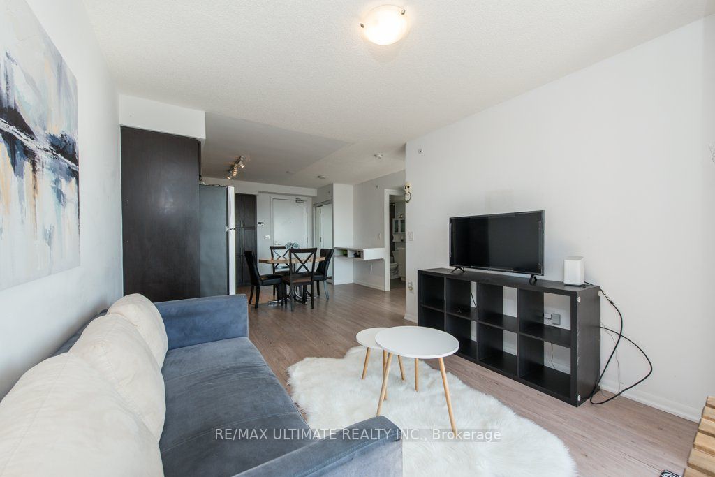 830 Lawrence Ave W, #909