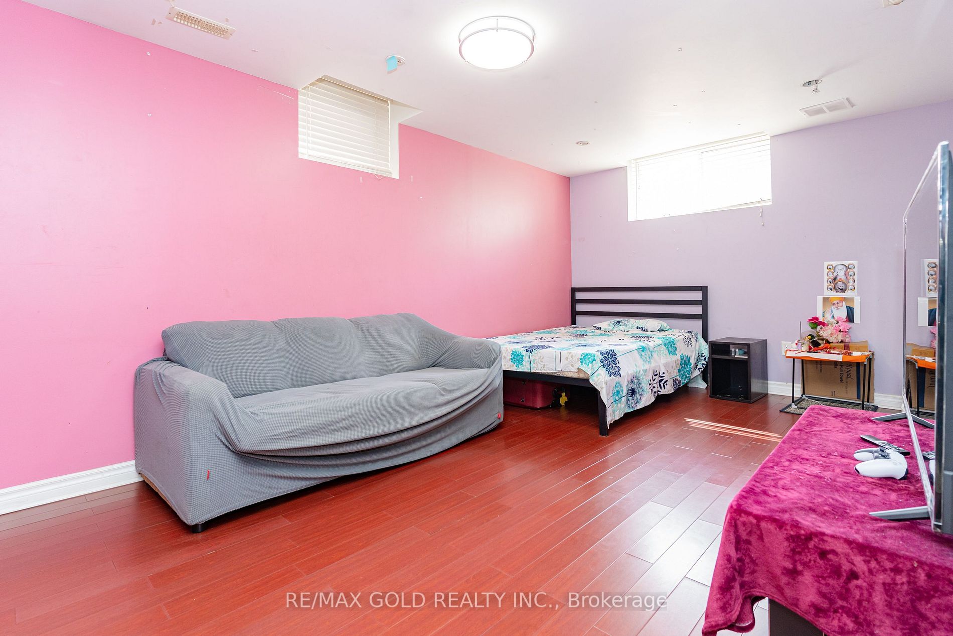 95 Crystalview Cres