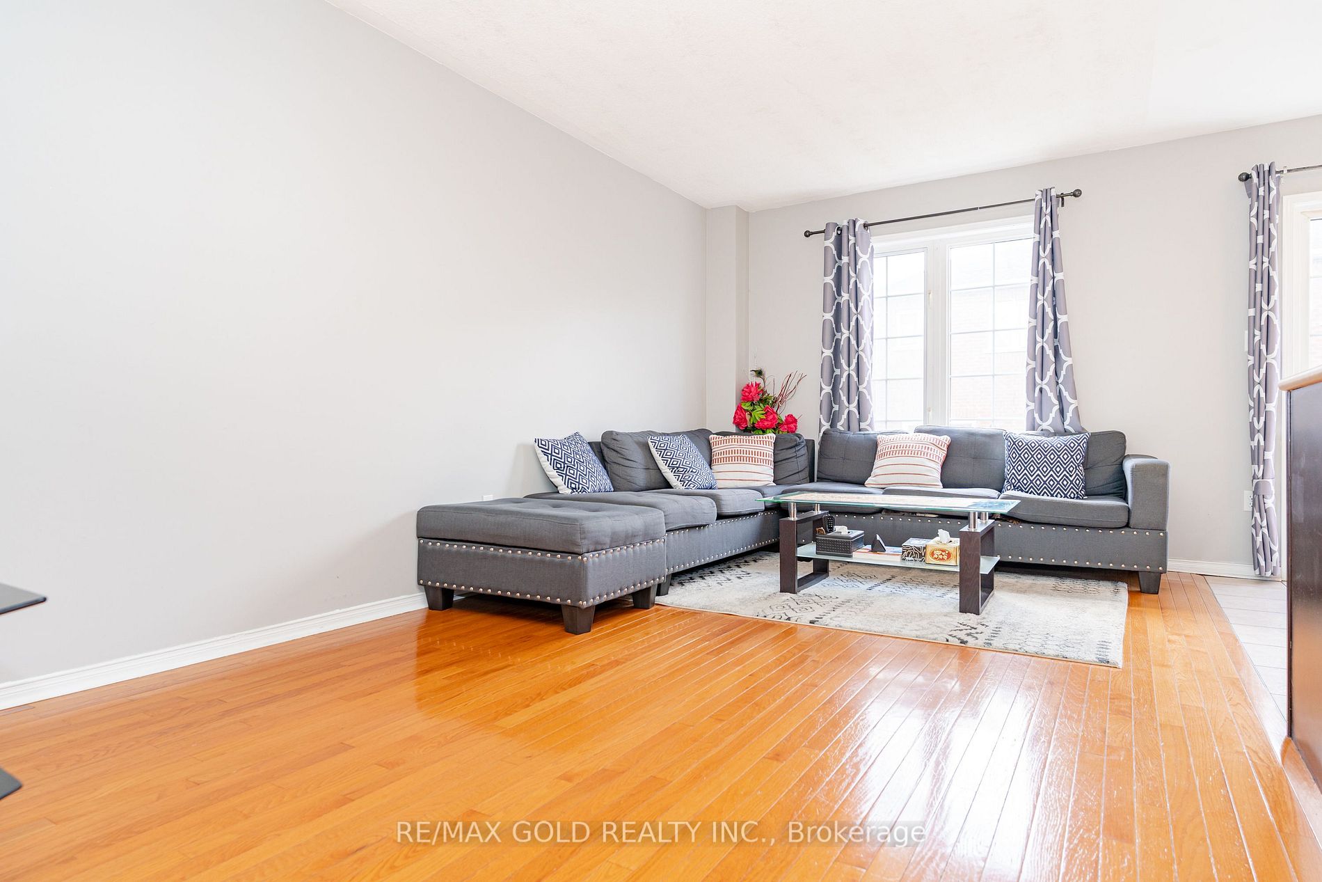 95 Crystalview Cres