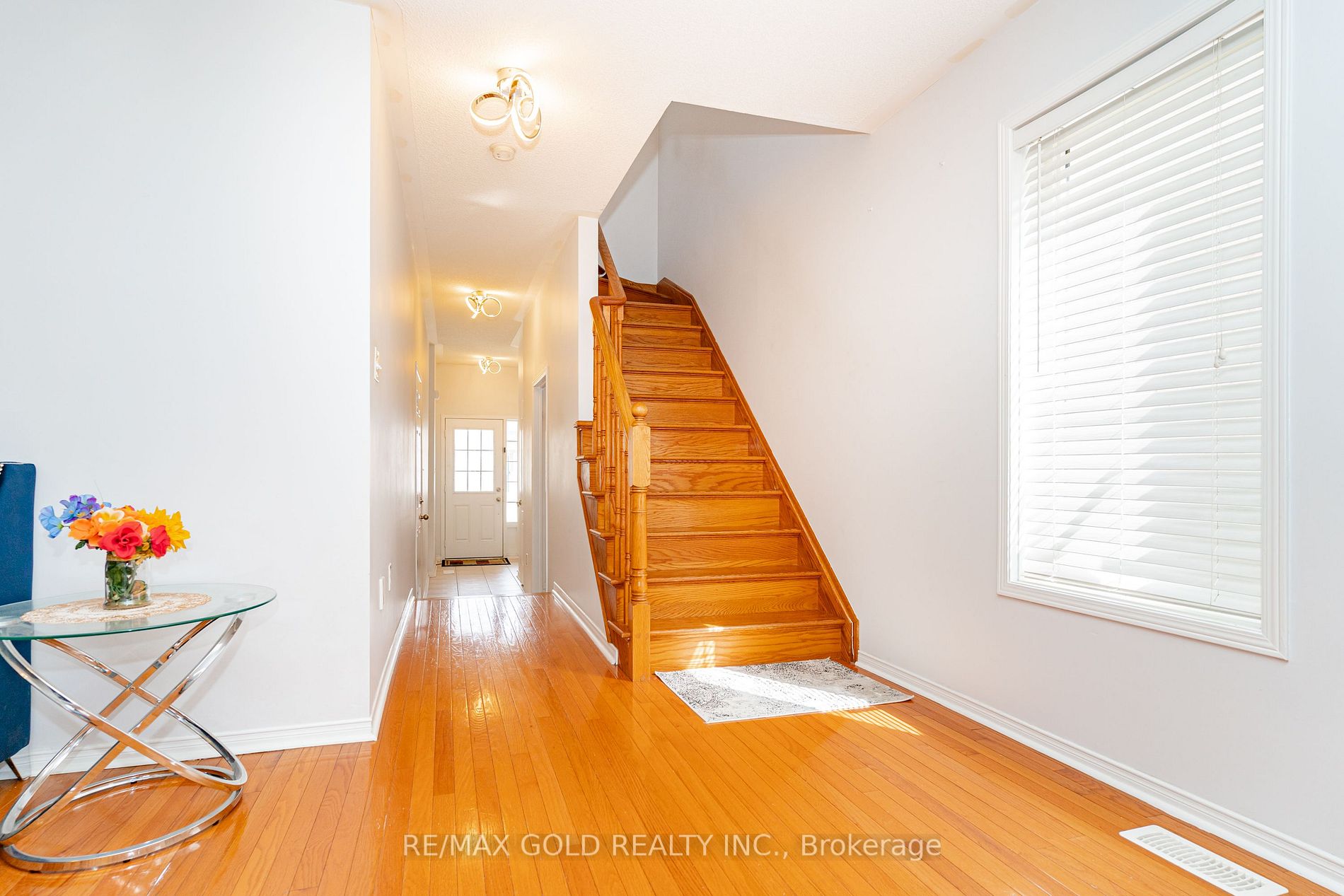 95 Crystalview Cres