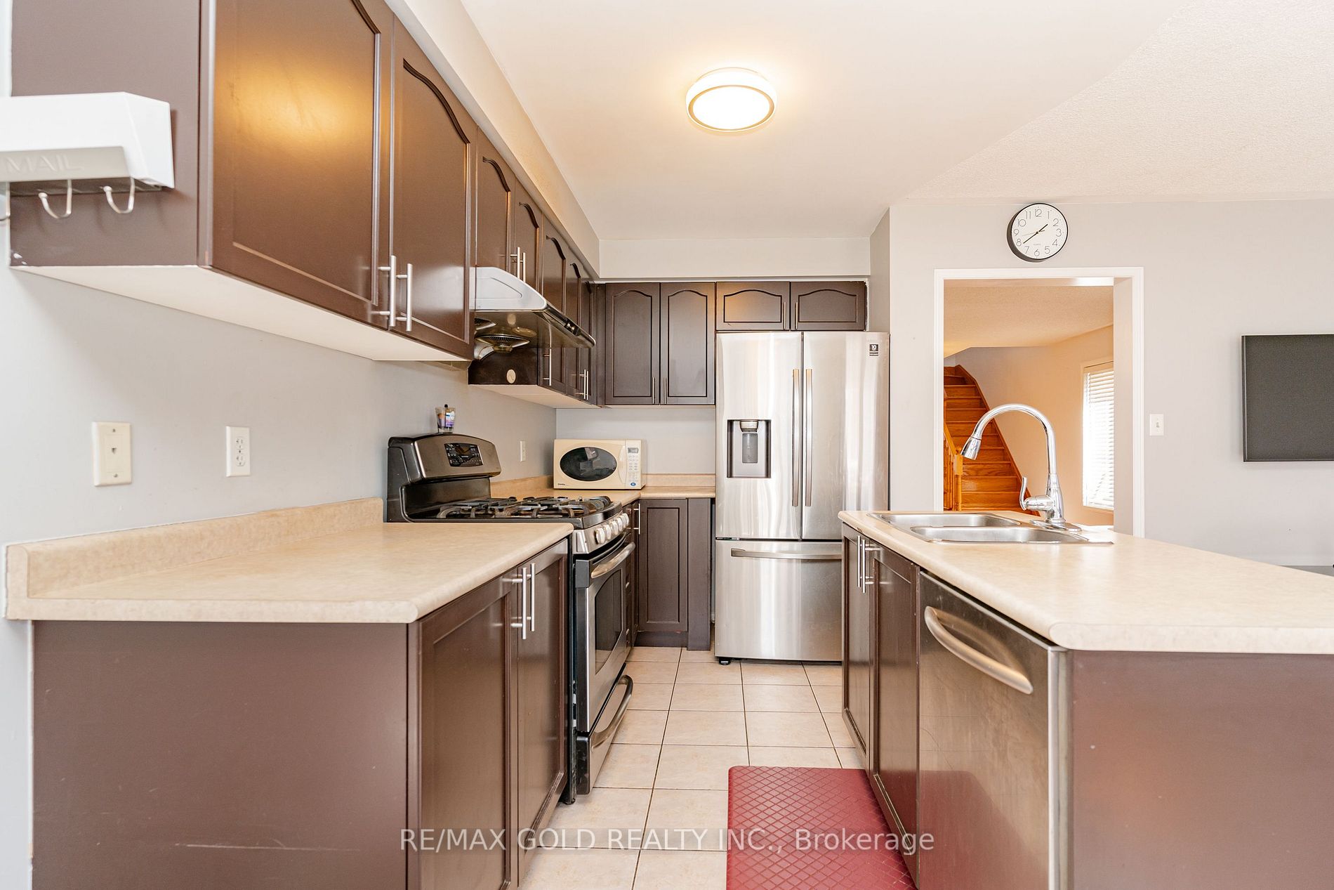 95 Crystalview Cres