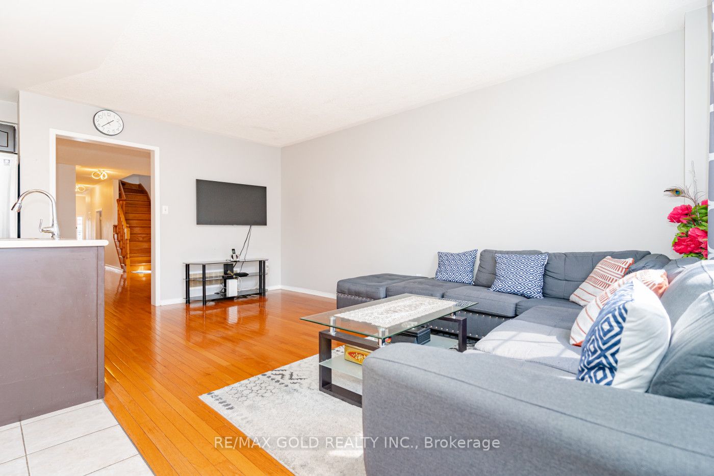 95 Crystalview Cres