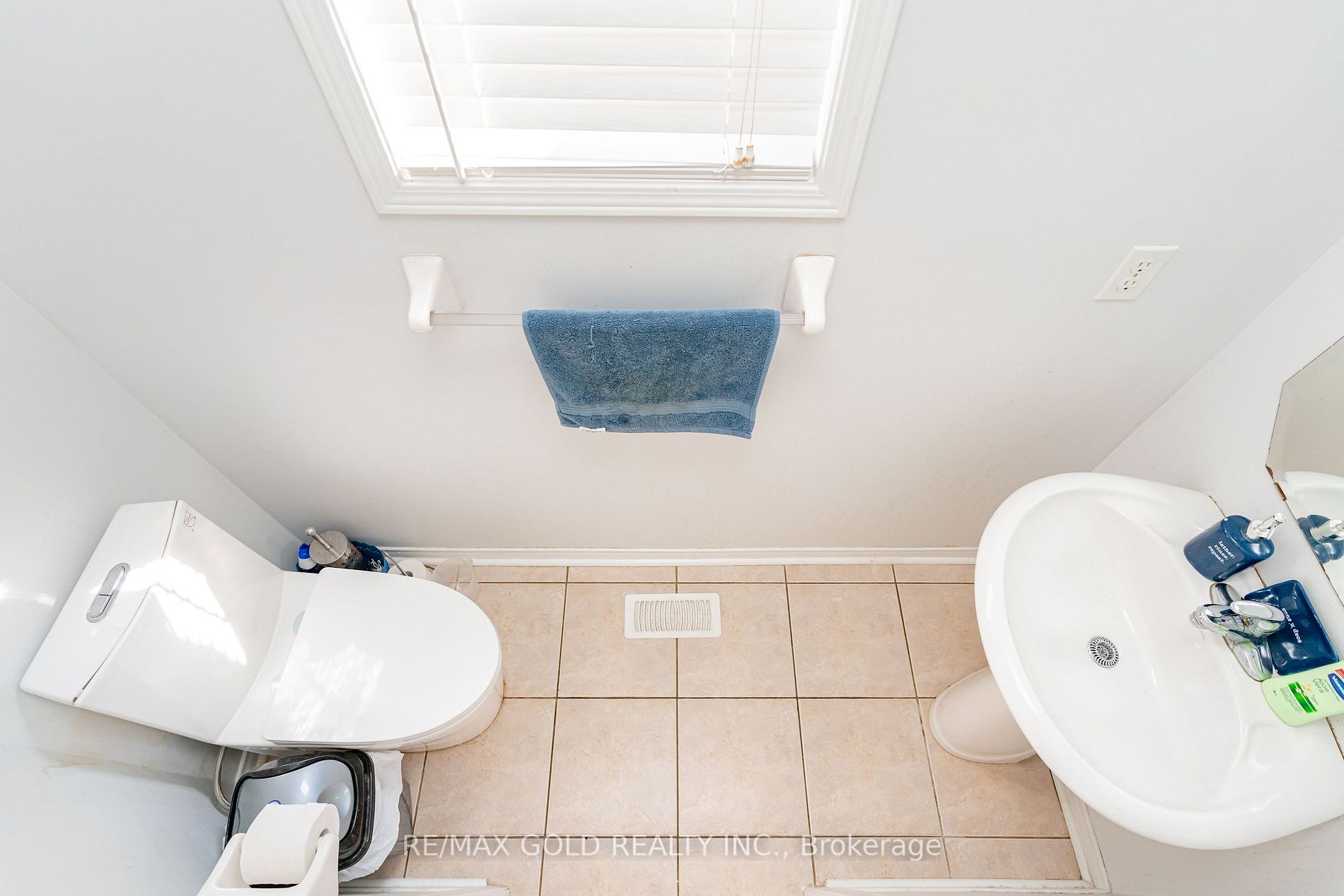 95 Crystalview Cres