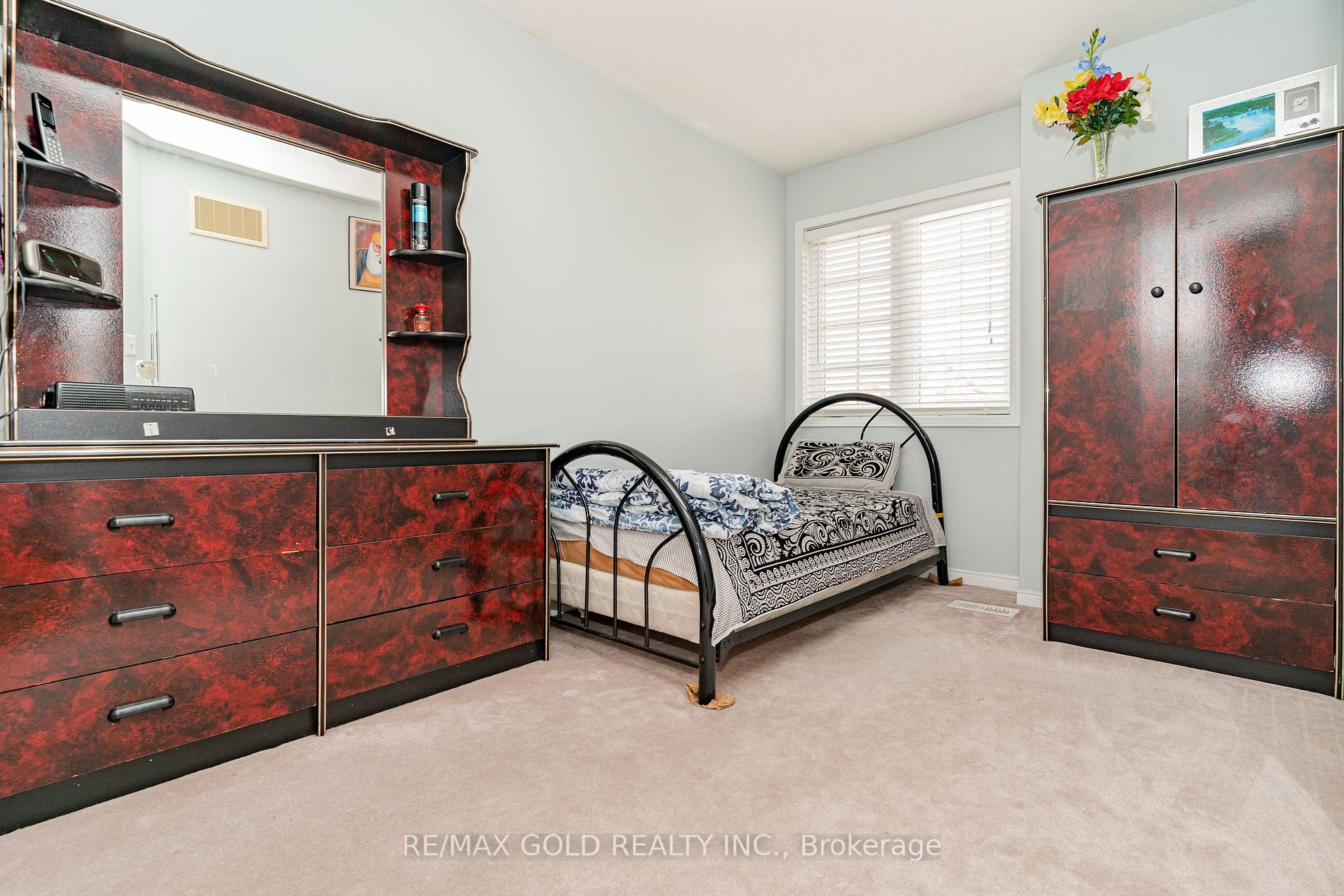 95 Crystalview Cres